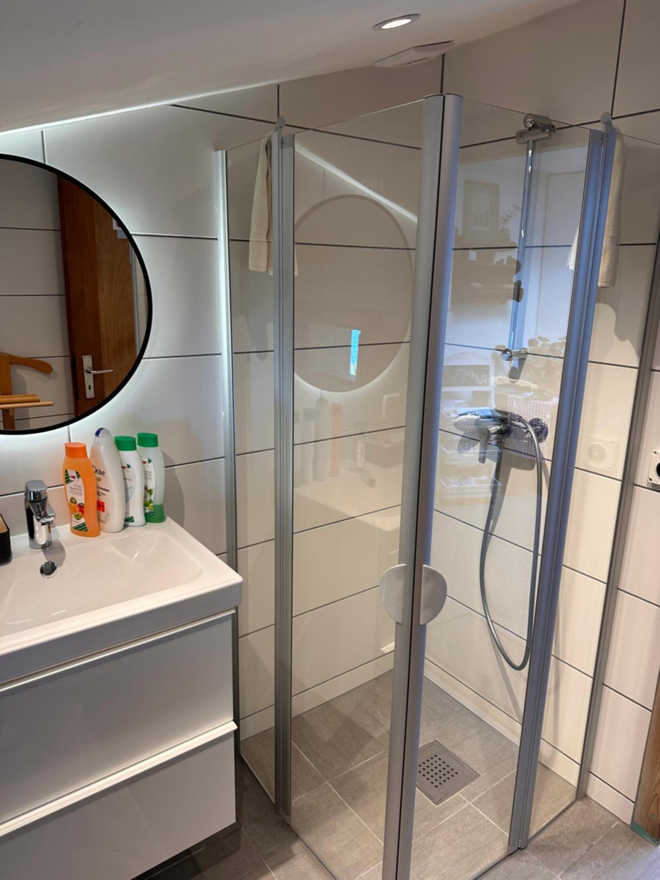 Standard Double Room with Shared Bathroom and Toilet photo 2