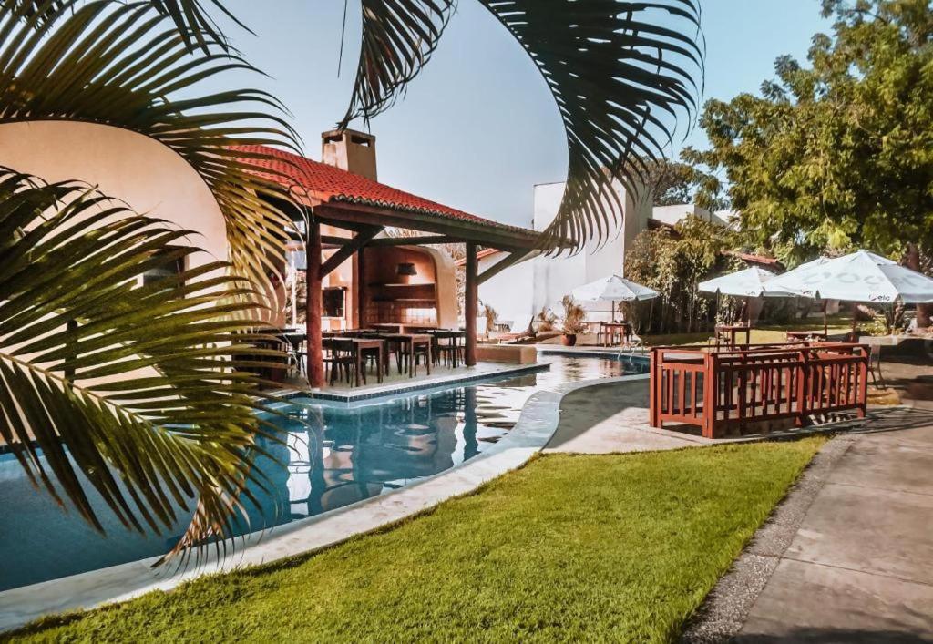 Two-Bedroom Apartment with Pool View photo 3