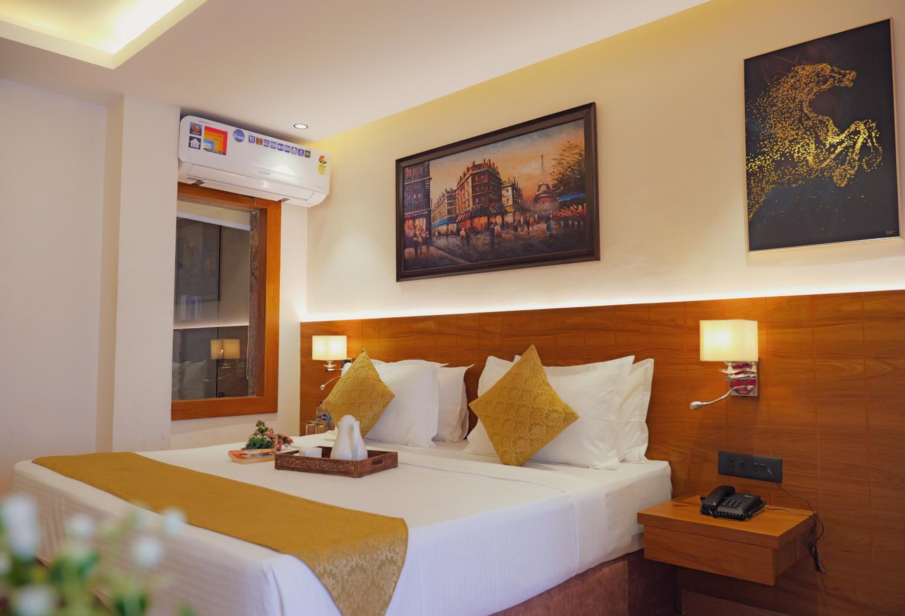 Deluxe Double Room with Balcony photo 3