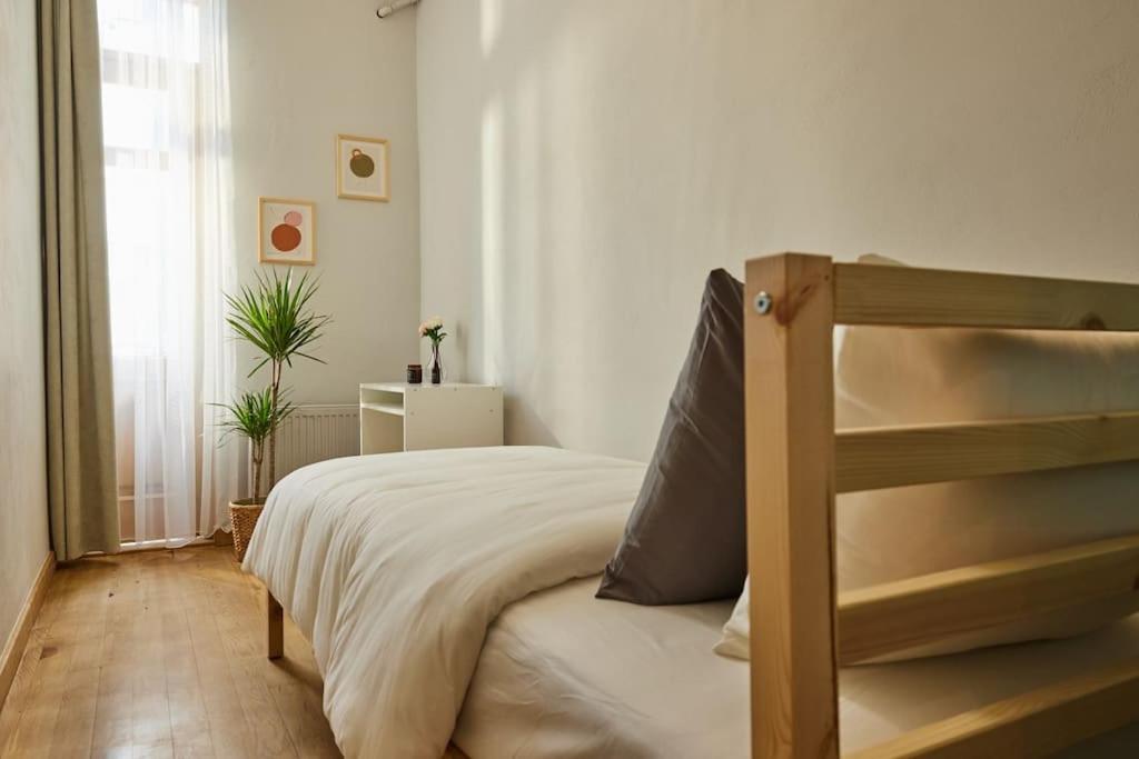 Two-Bedroom Apartment With Balcony photo 3