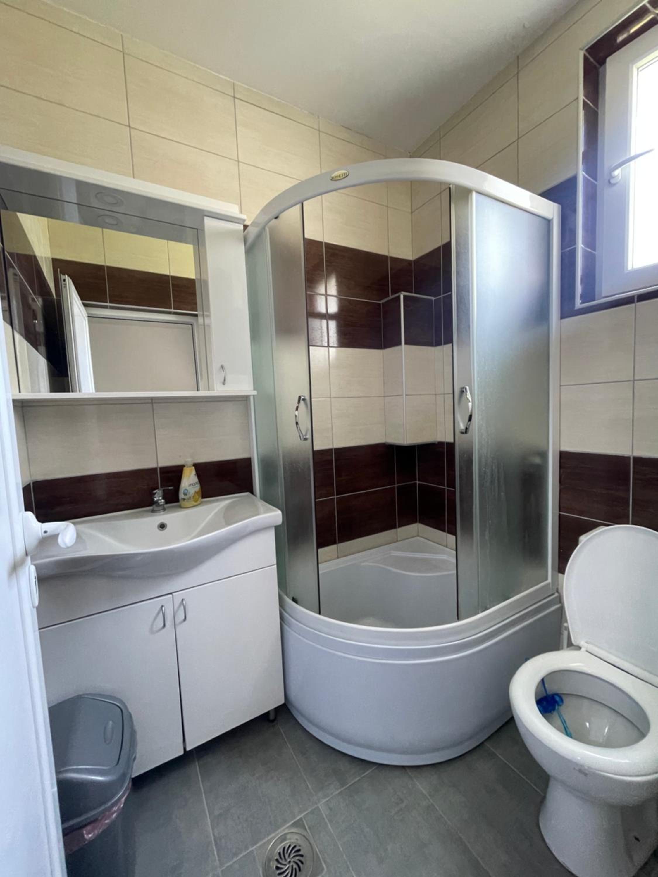 Family Room with Private Bathroom photo 2