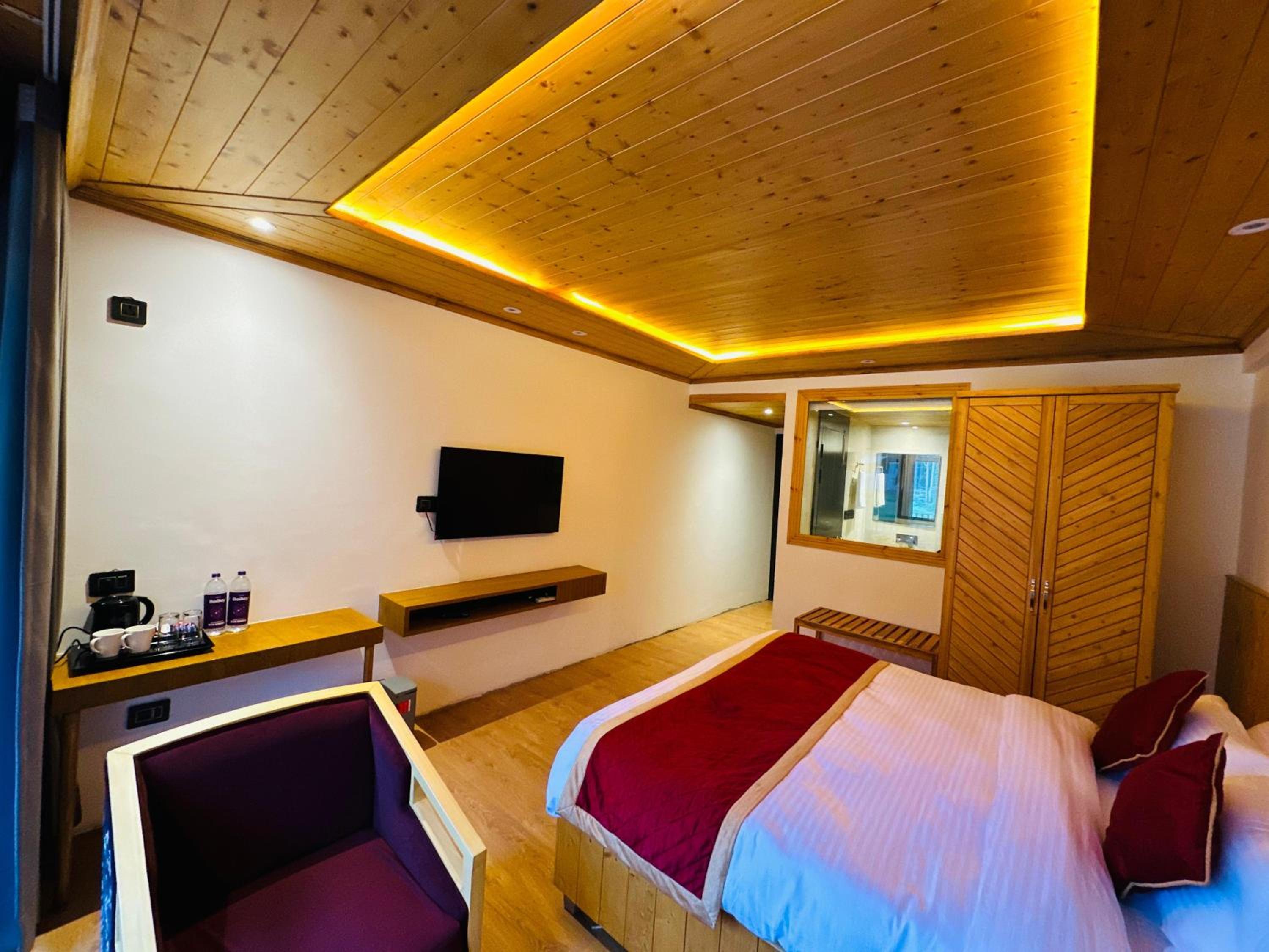 Large Double Room photo 1