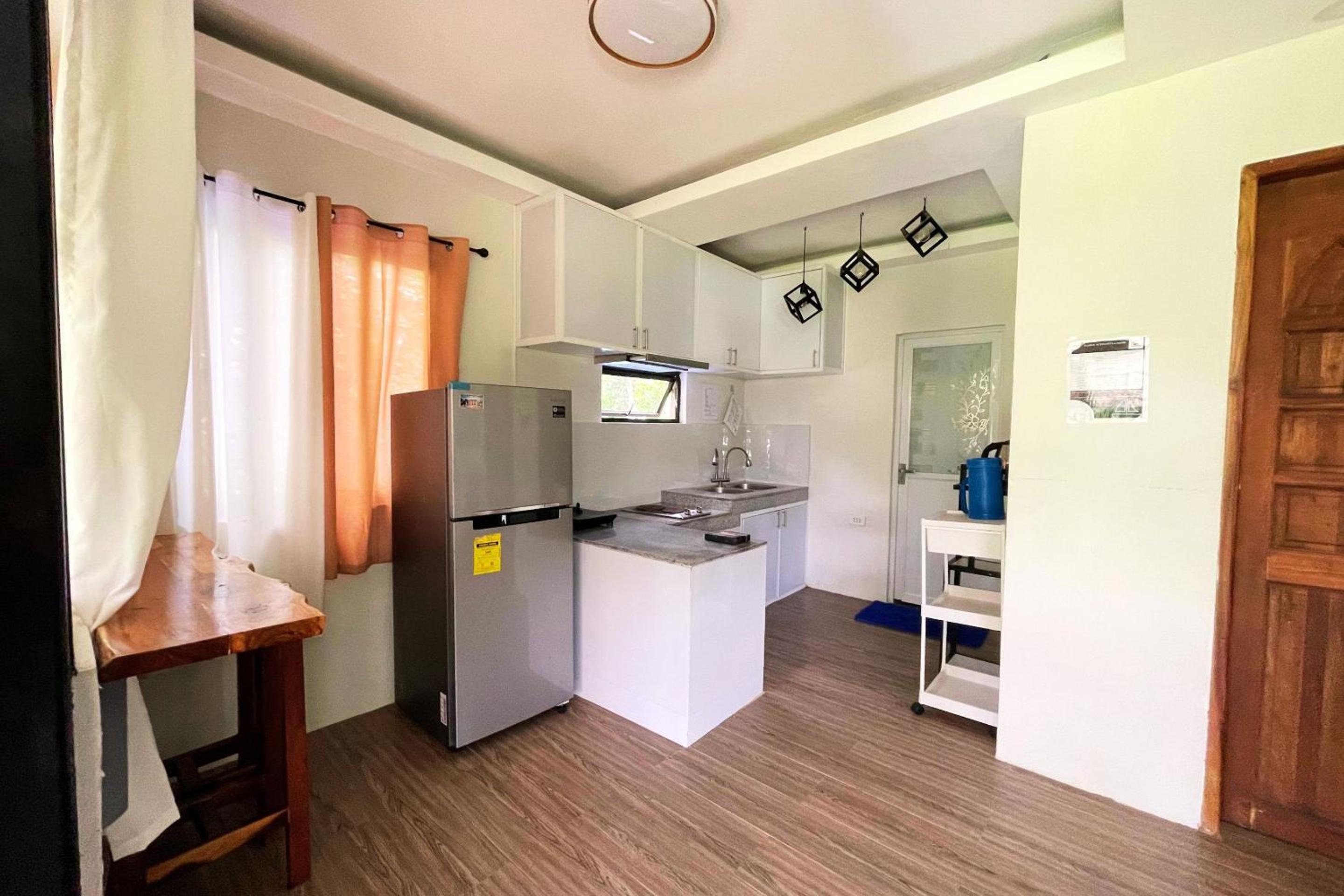 Suite - Photo 11