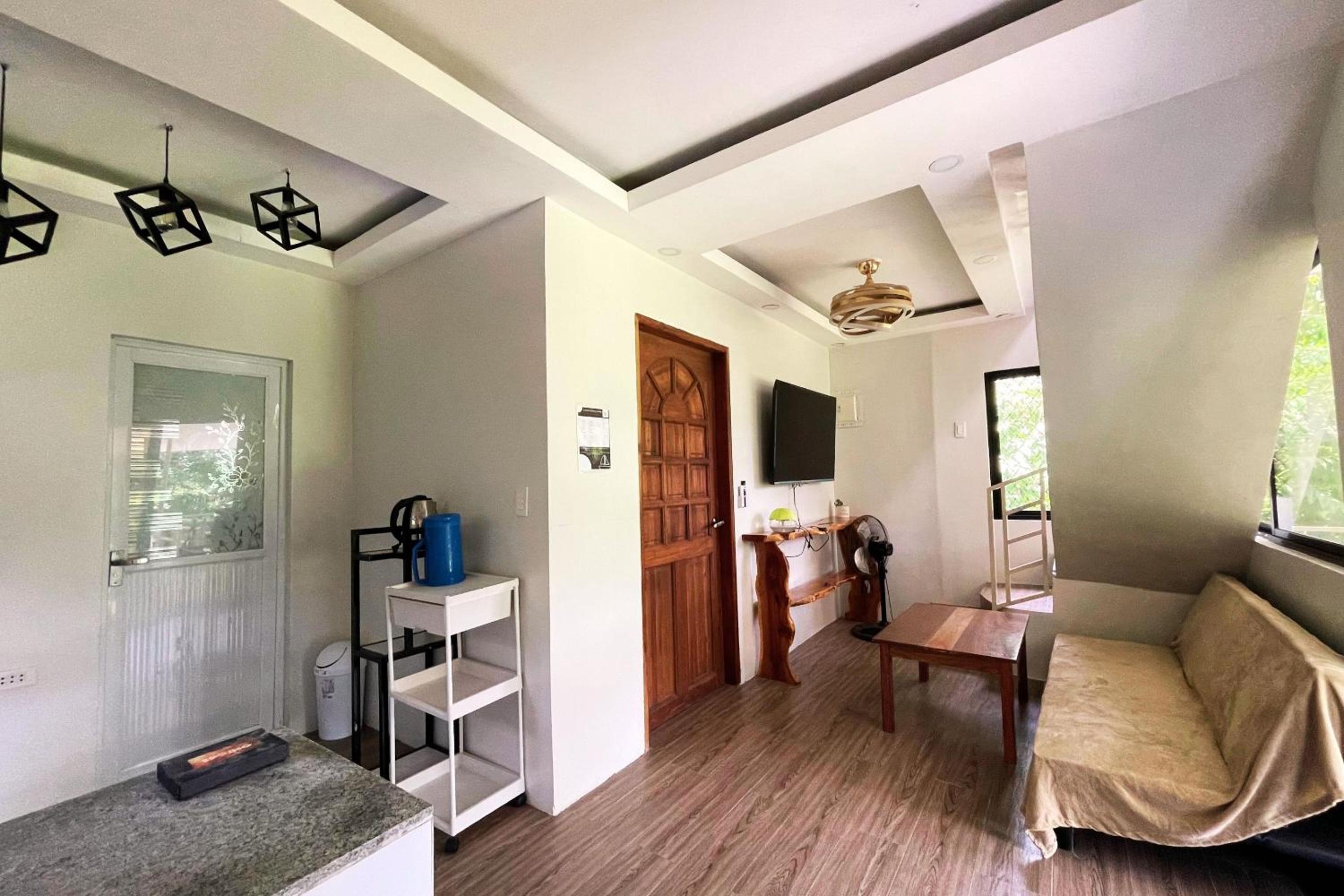 Suite - Photo 13