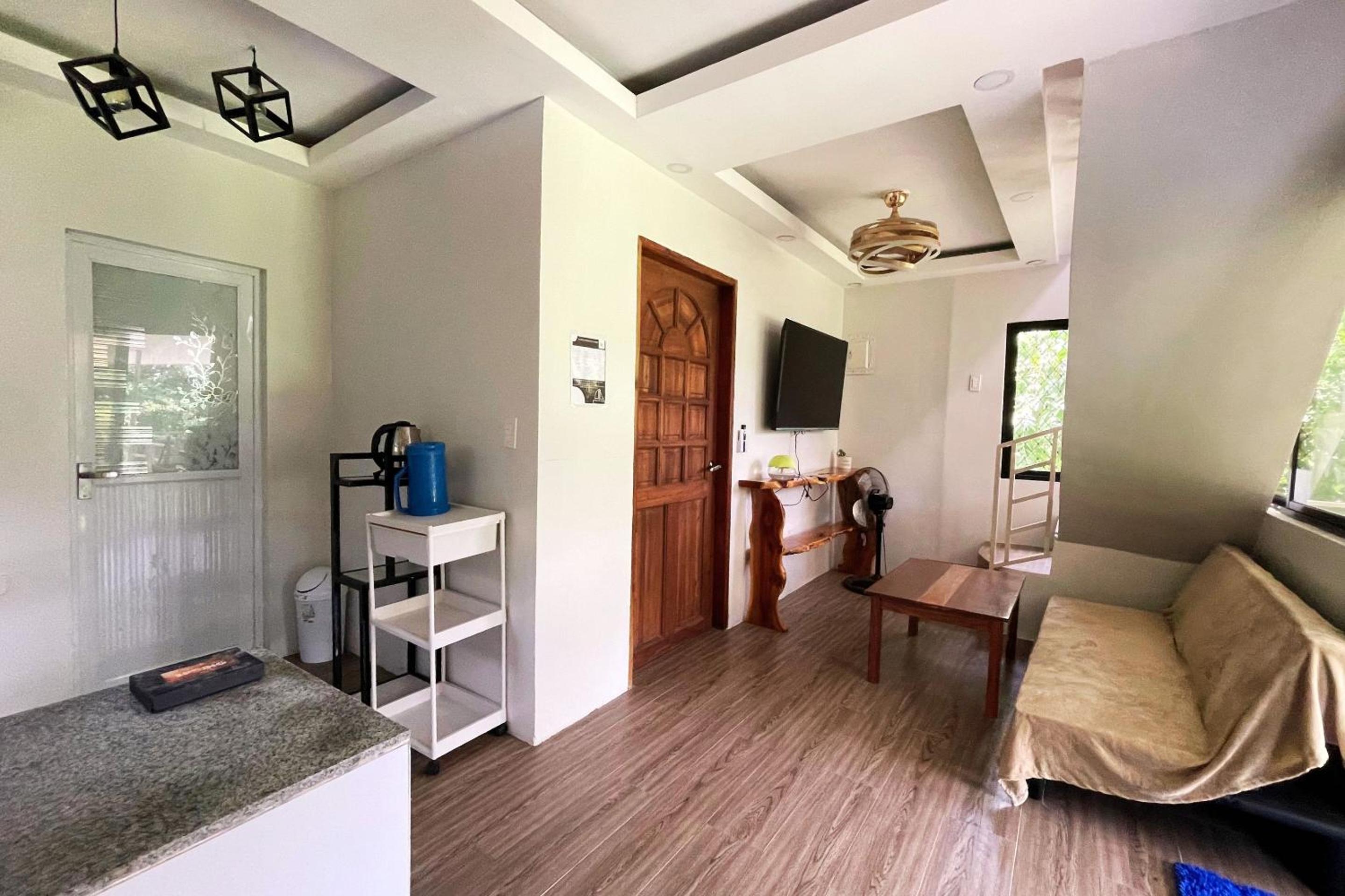 Suite - Photo 15