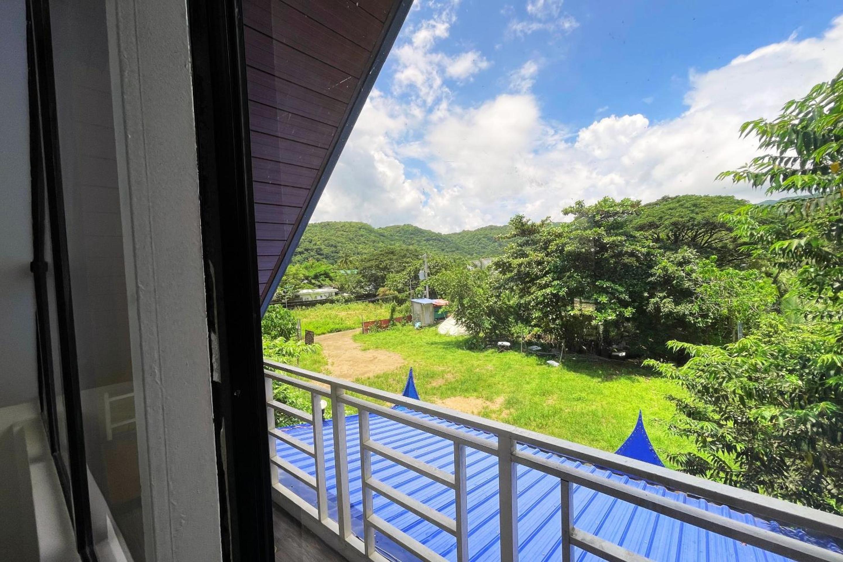 Suite - Photo 16