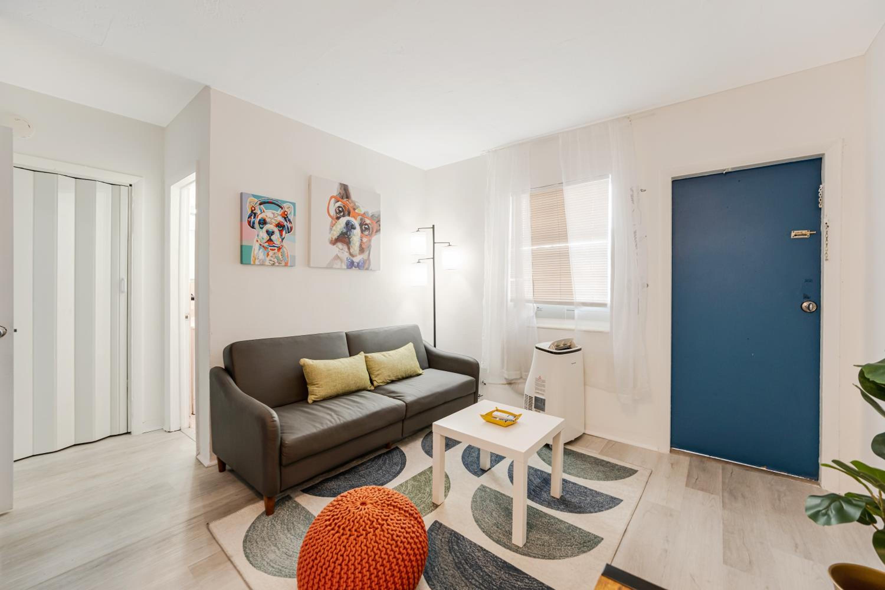 One-Bedroom Apartment photo 1