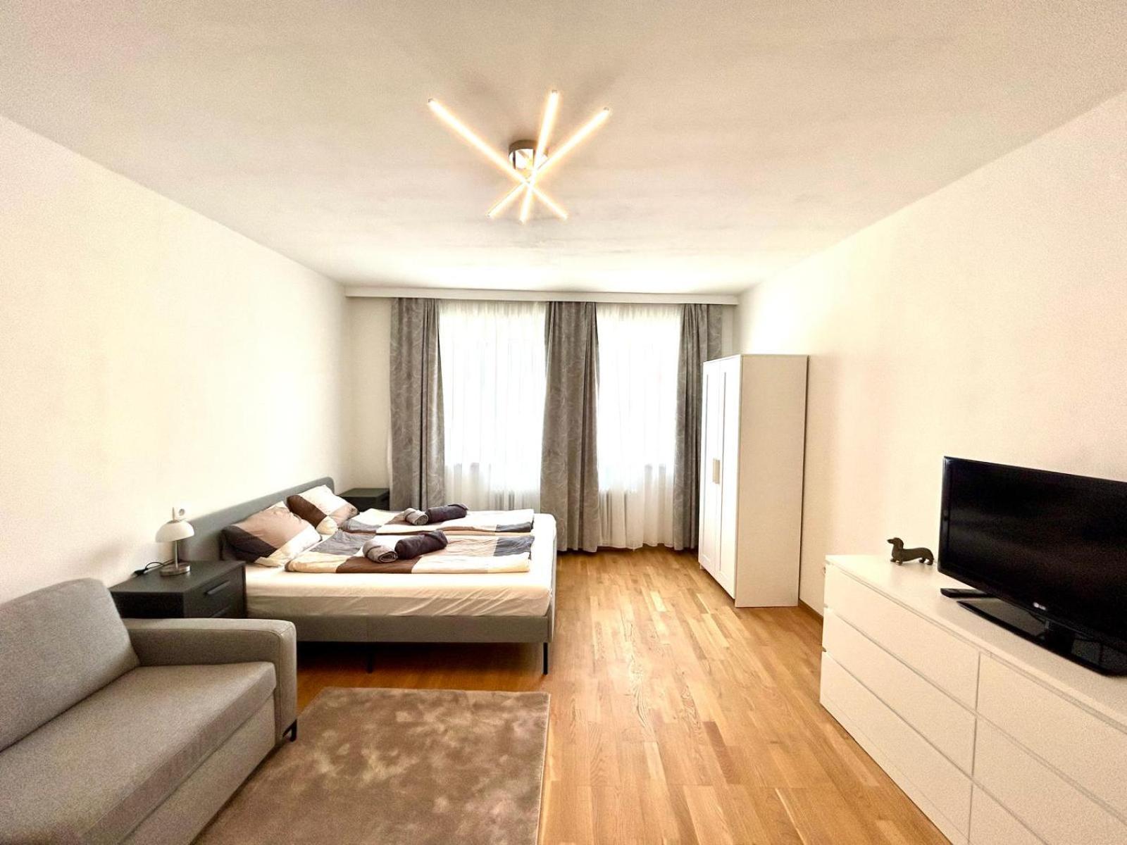 One-Bedroom Apartment photo 1