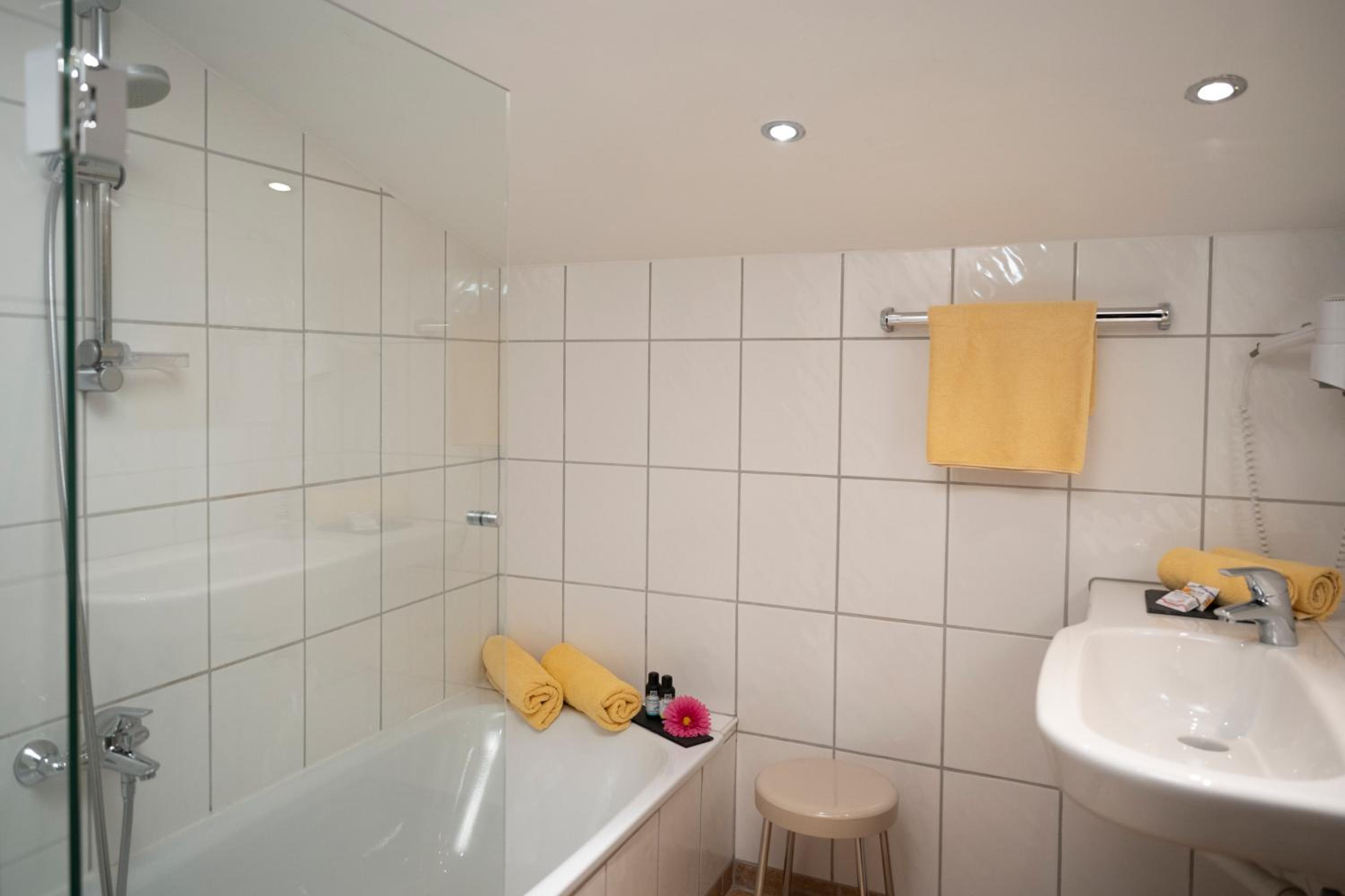 Superior Suite - Photo 8