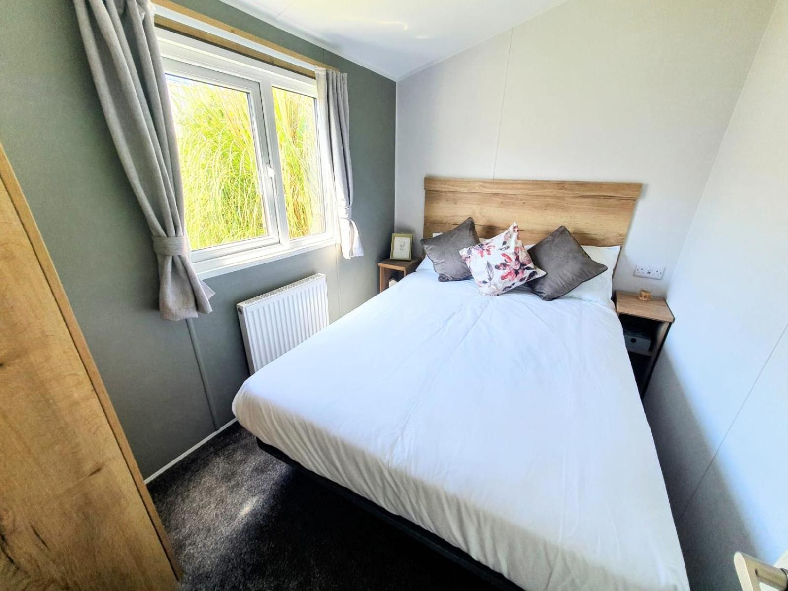 Three-Bedroom House photo 2
