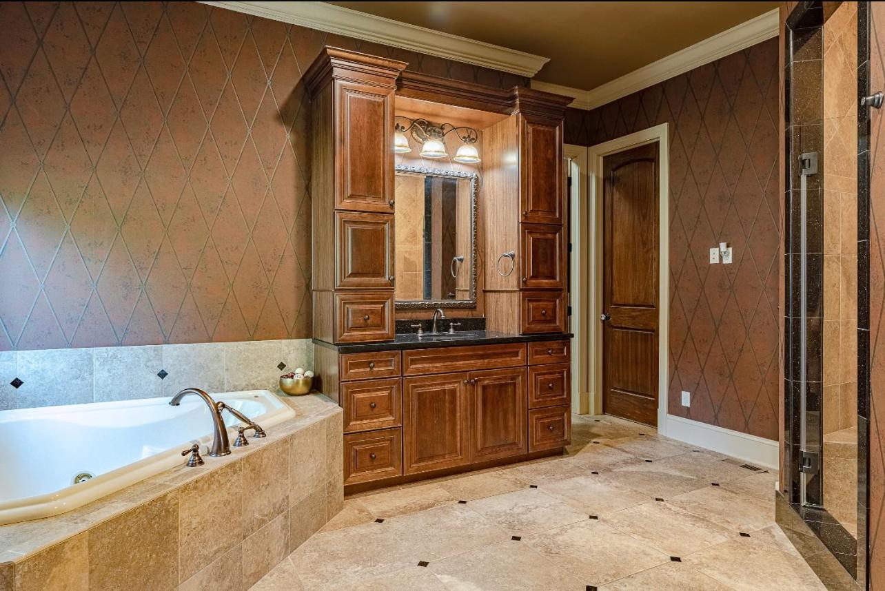 Four-Bedroom House photo 3