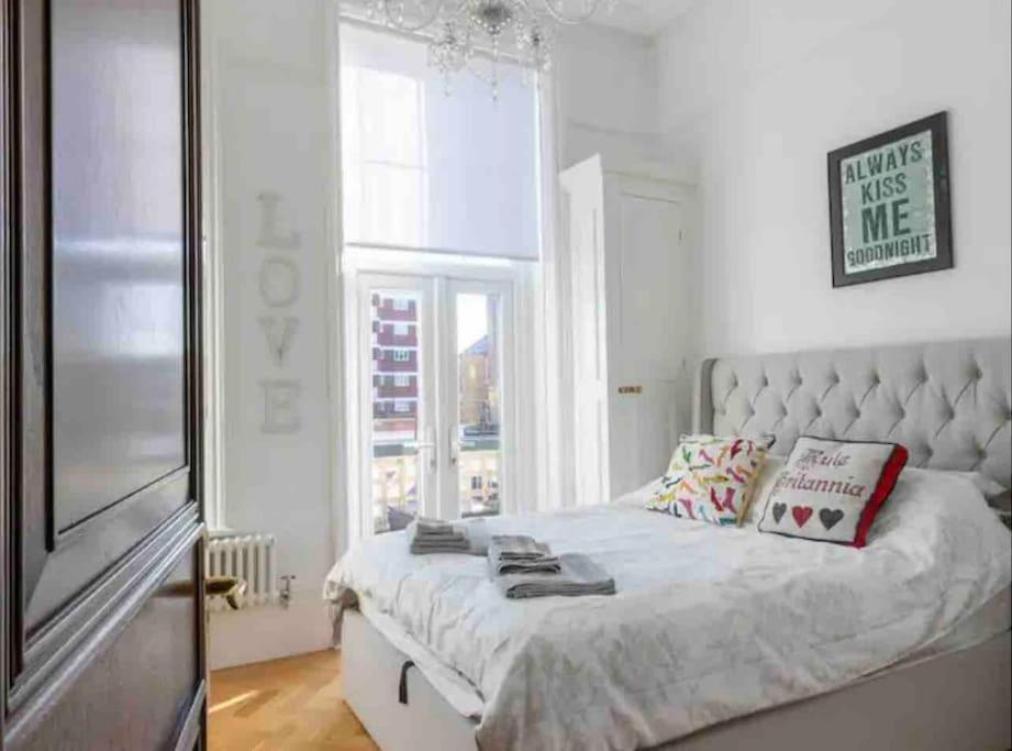 One-Bedroom Apartment photo 3