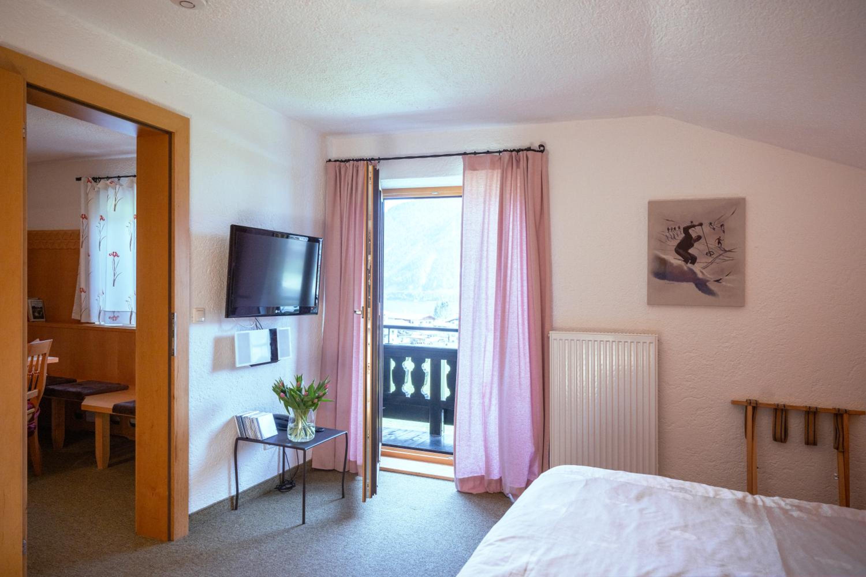Suite - Photo 7