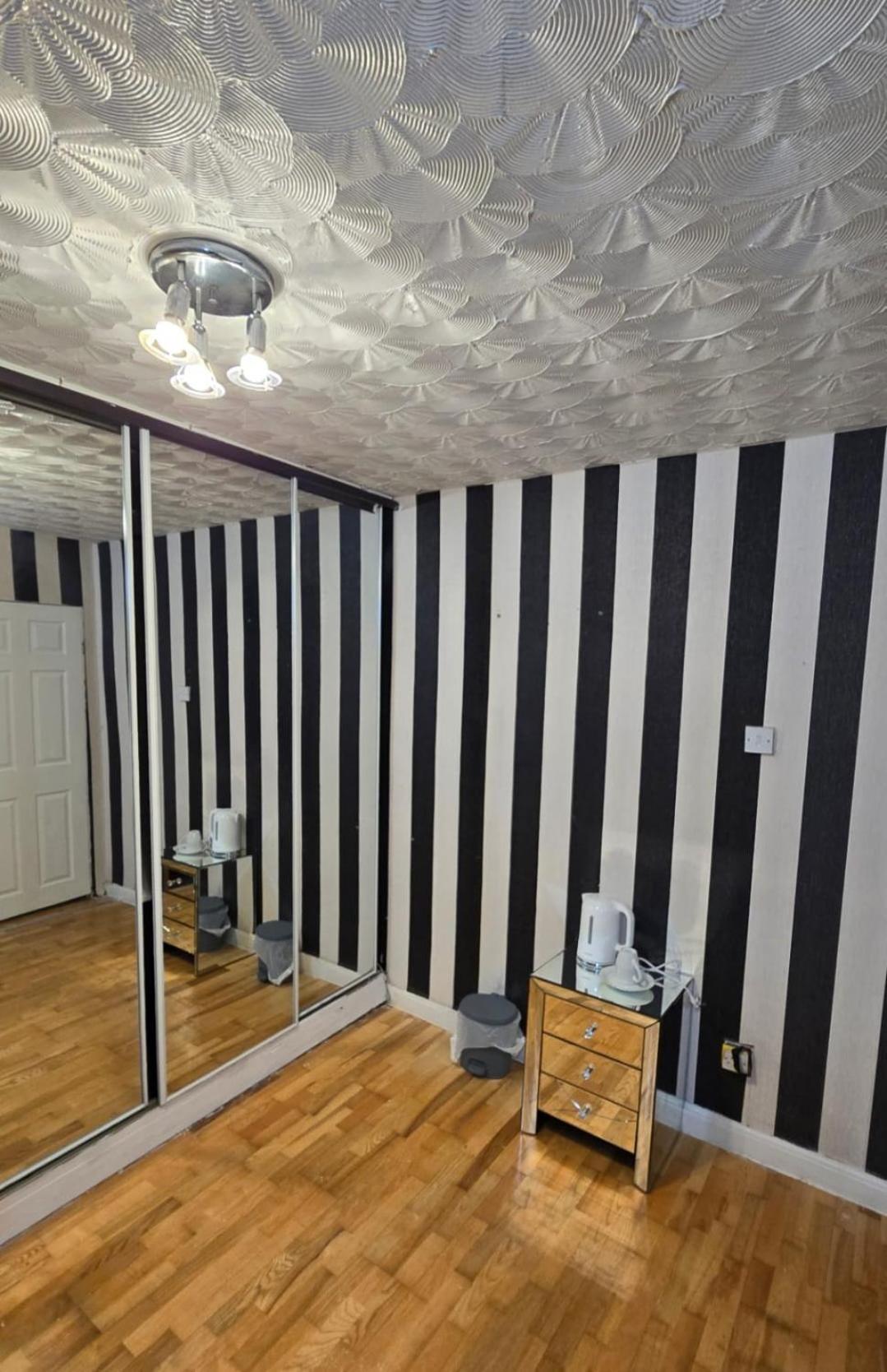 Standard Double Room with Shared Bathroom photo 2