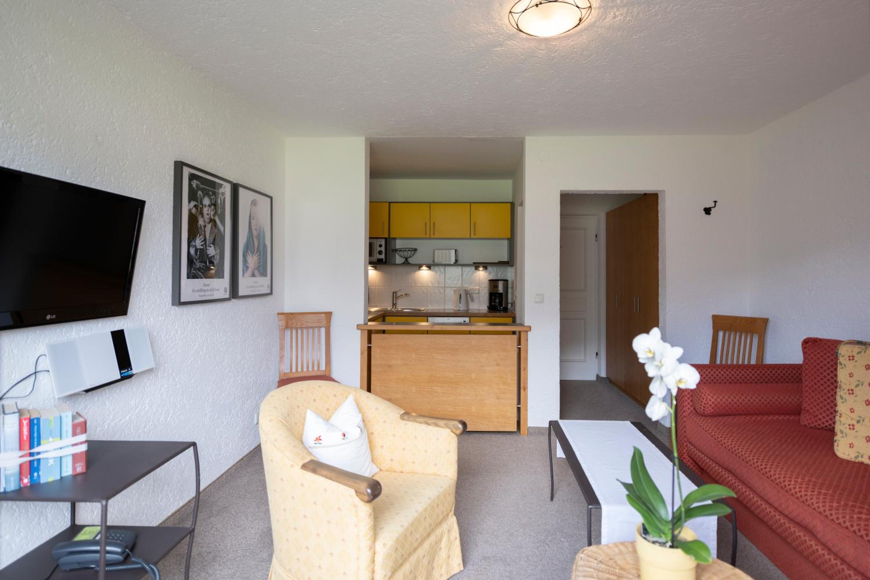 Suite with Lake View - Photo 4