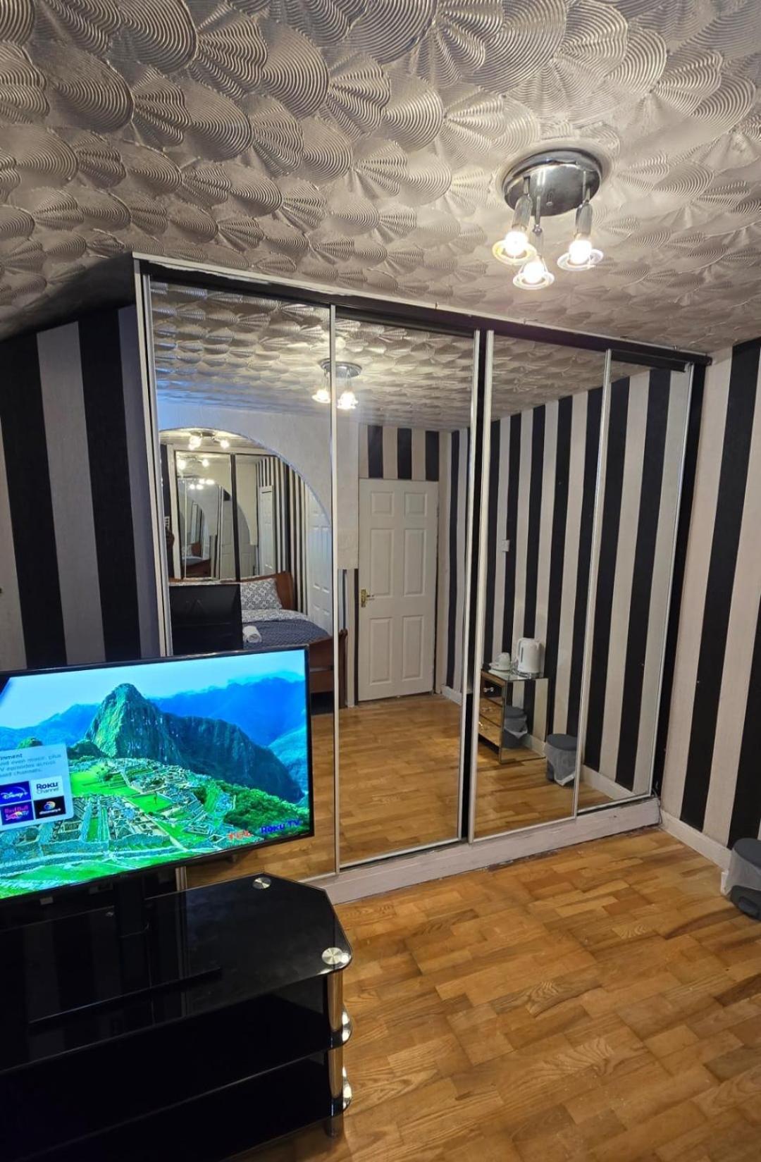 Standard Double Room with Shared Bathroom photo 3