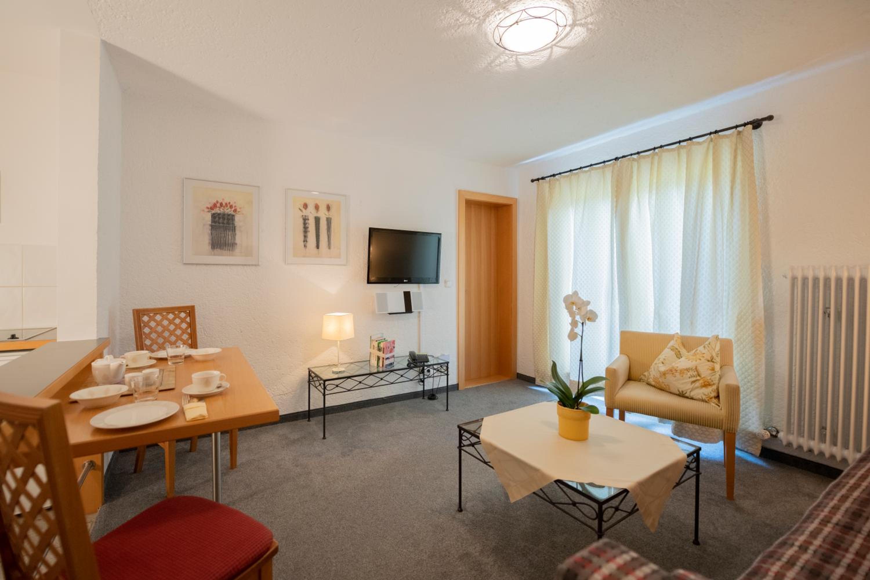 Suite with Lake View - Photo 3