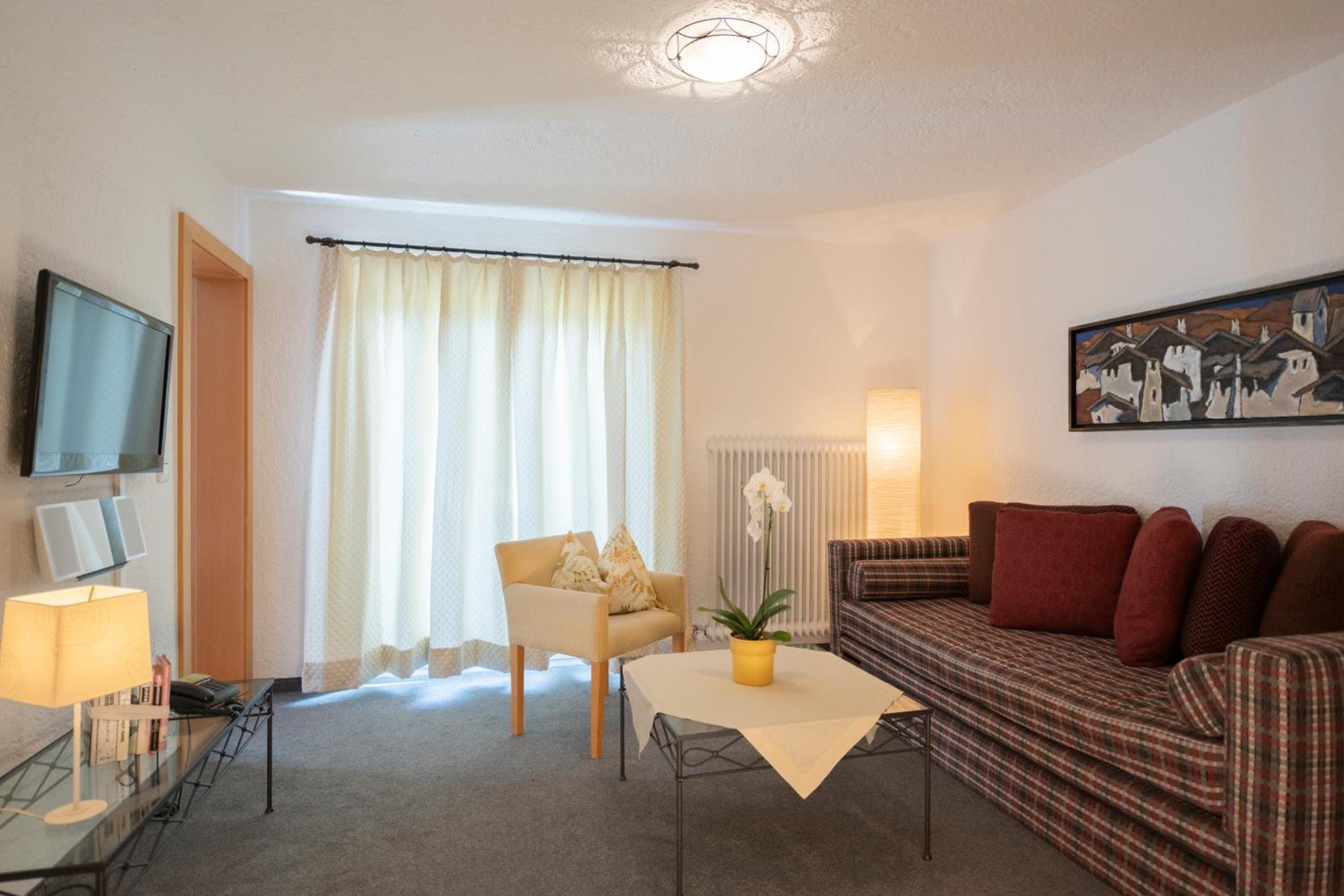 Suite with Lake View - Photo 2