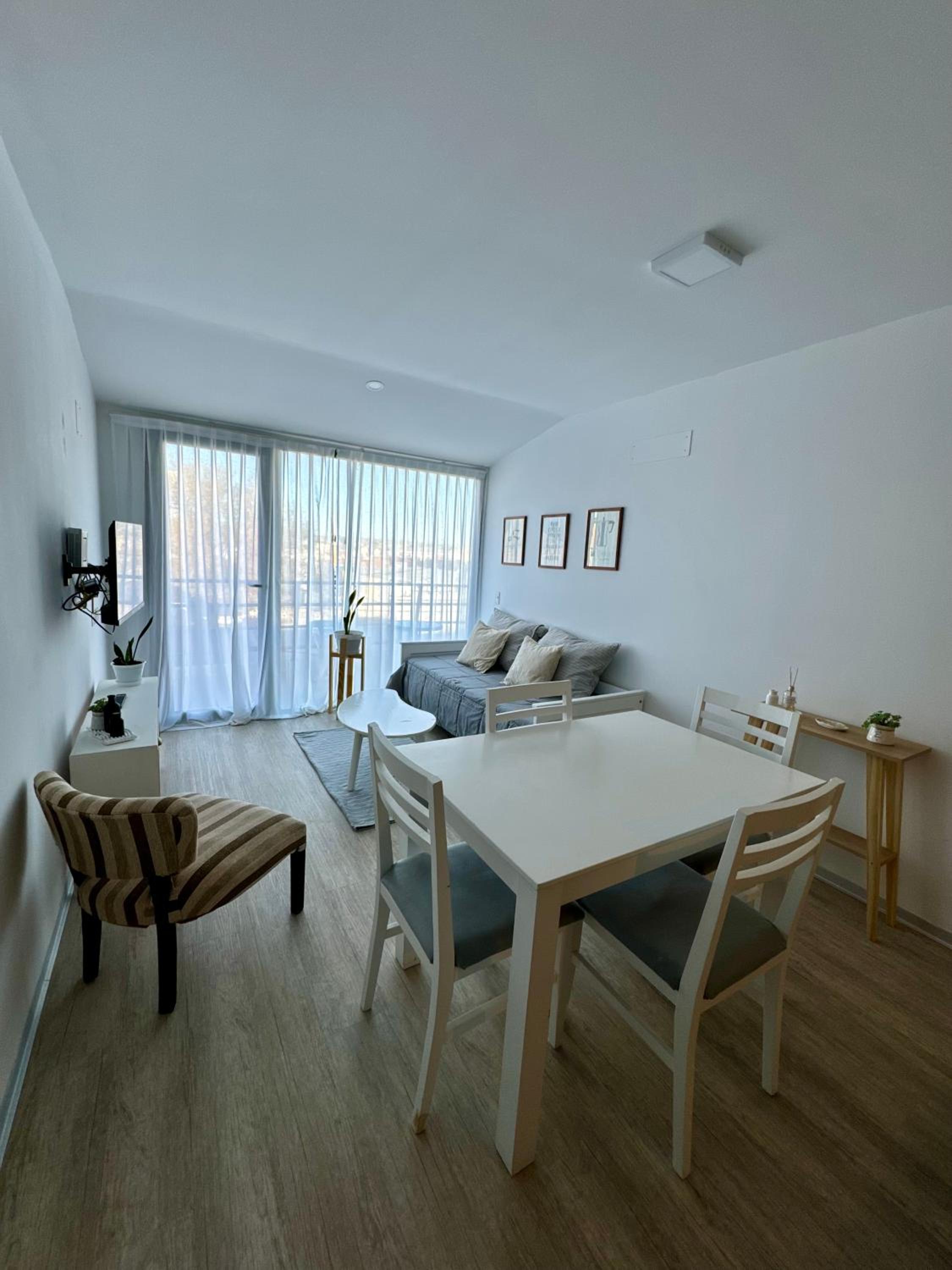 One-Bedroom Apartment photo 1