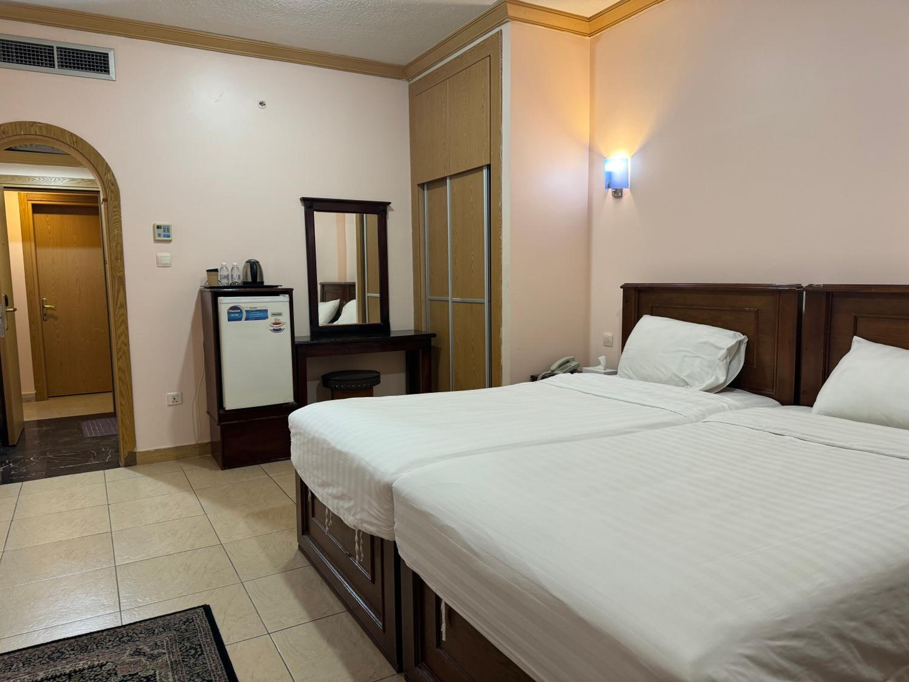 Deluxe Twin Room - Photo 3