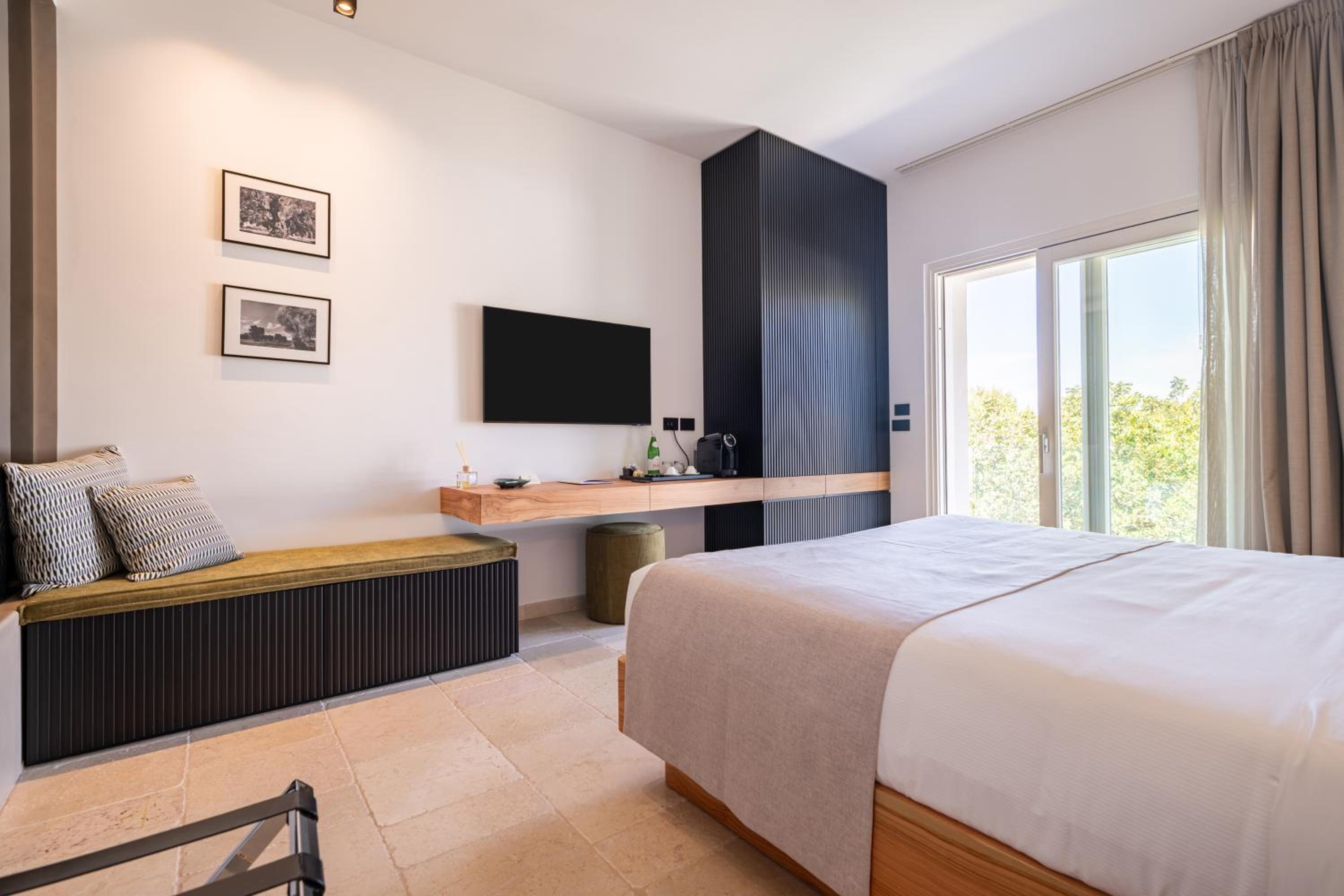 Deluxe King Room photo 2