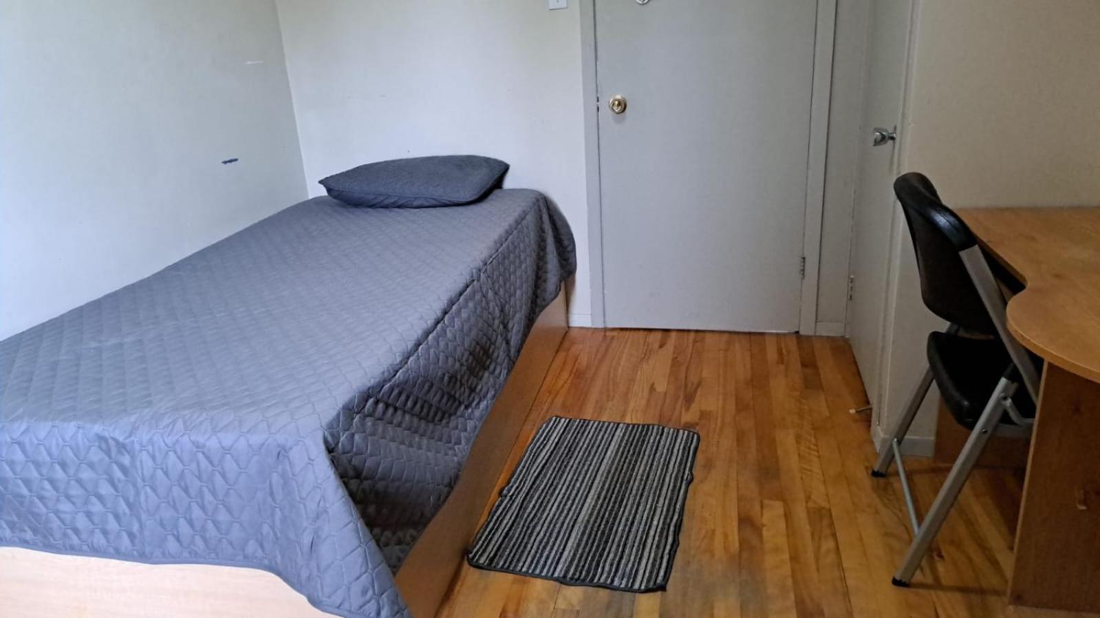 Twin Room with Shared Bathroom photo 1