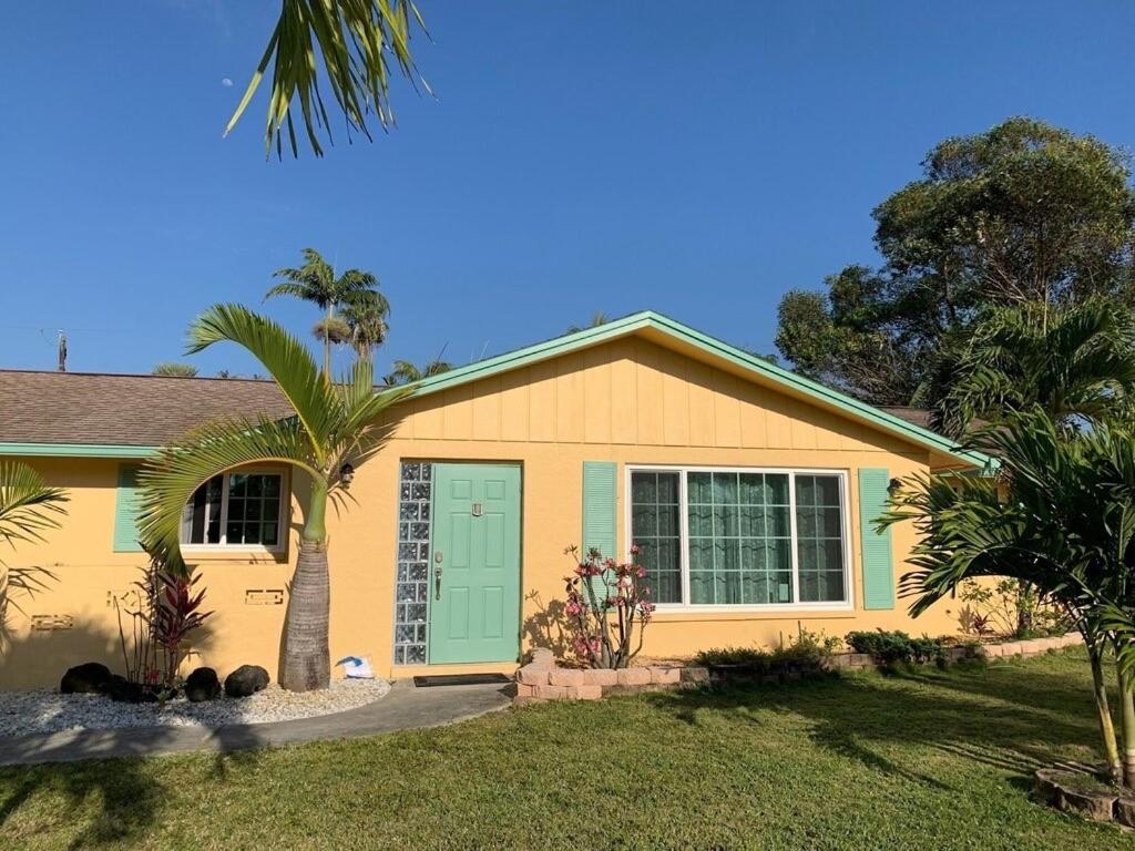 Three-Bedroom House photo 2
