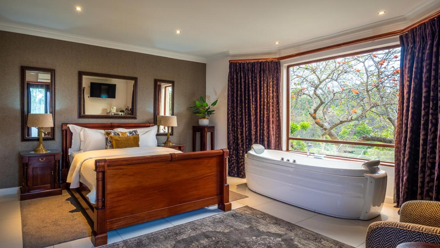 Superior Suite	 - Photo 4