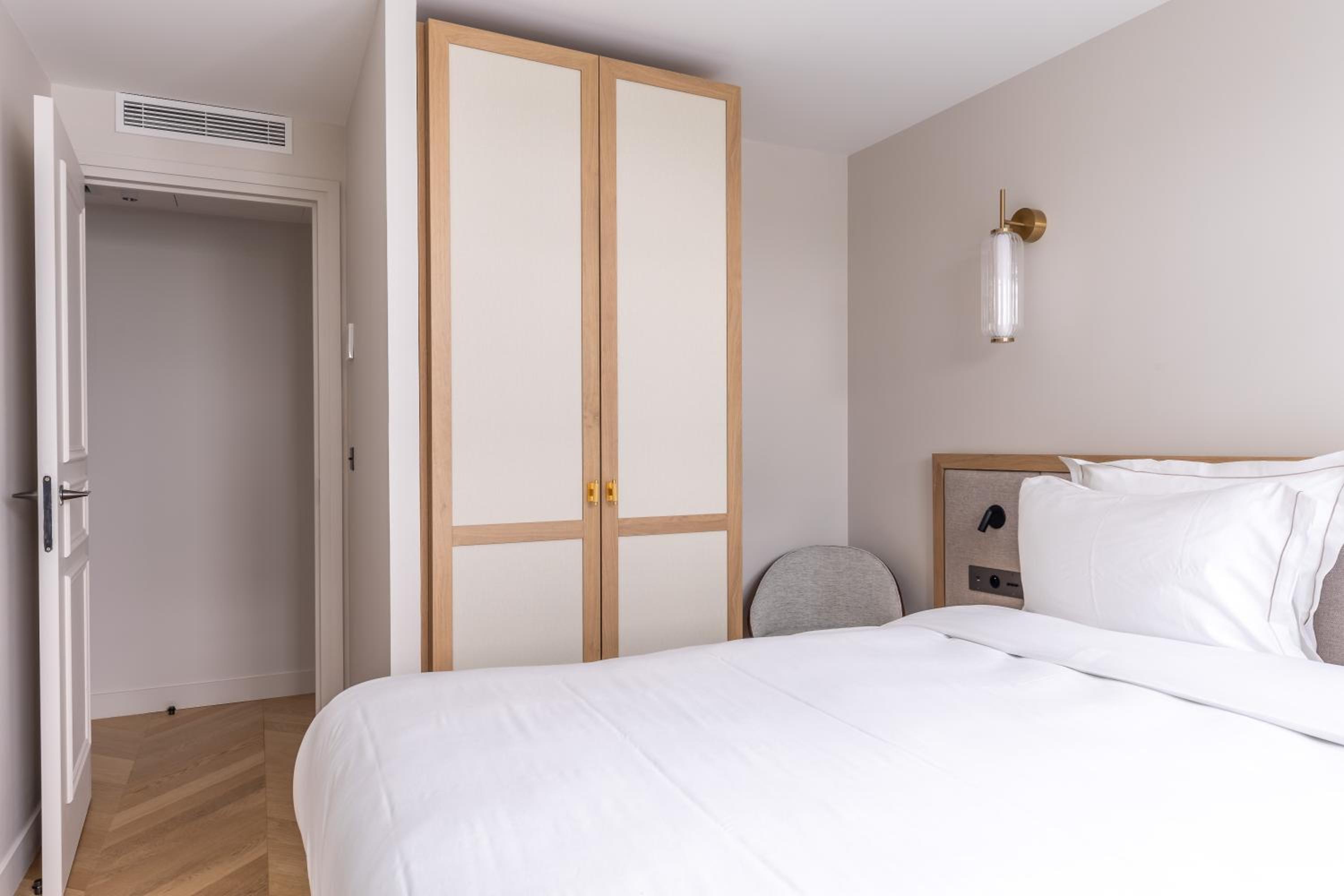 Two-Bedroom Apartment with Balcony and Terrace photo 3