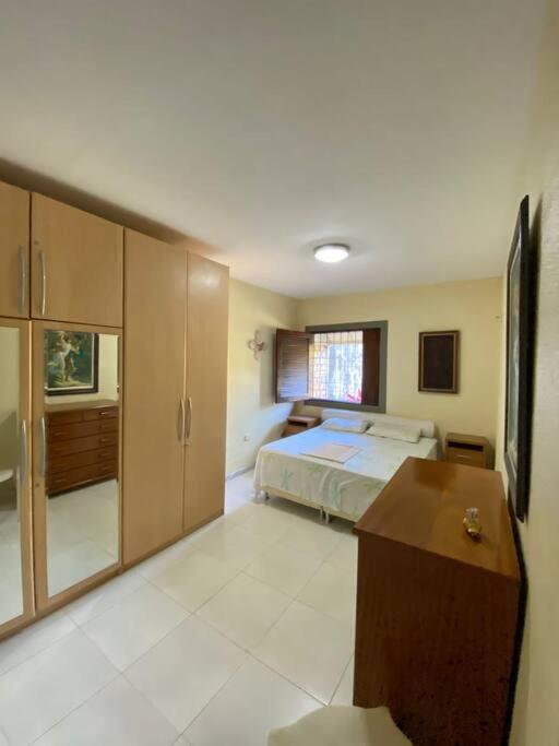 Five-Bedroom House photo 1