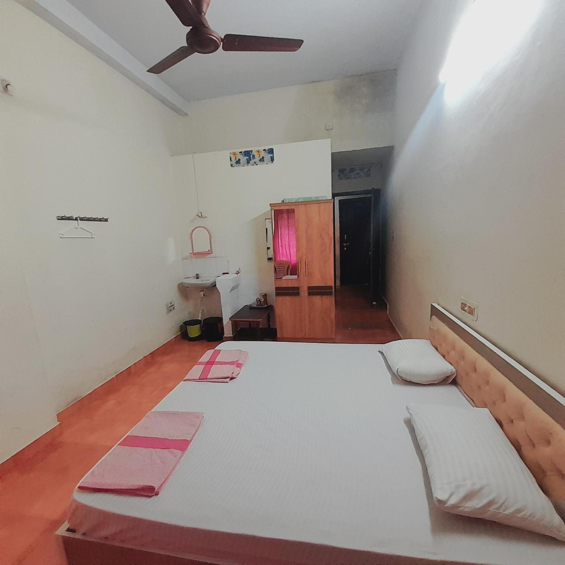 Double Room with Private Bathroom photo 3