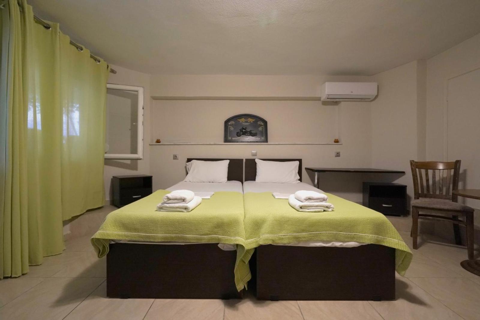 Studio (2 Adults)