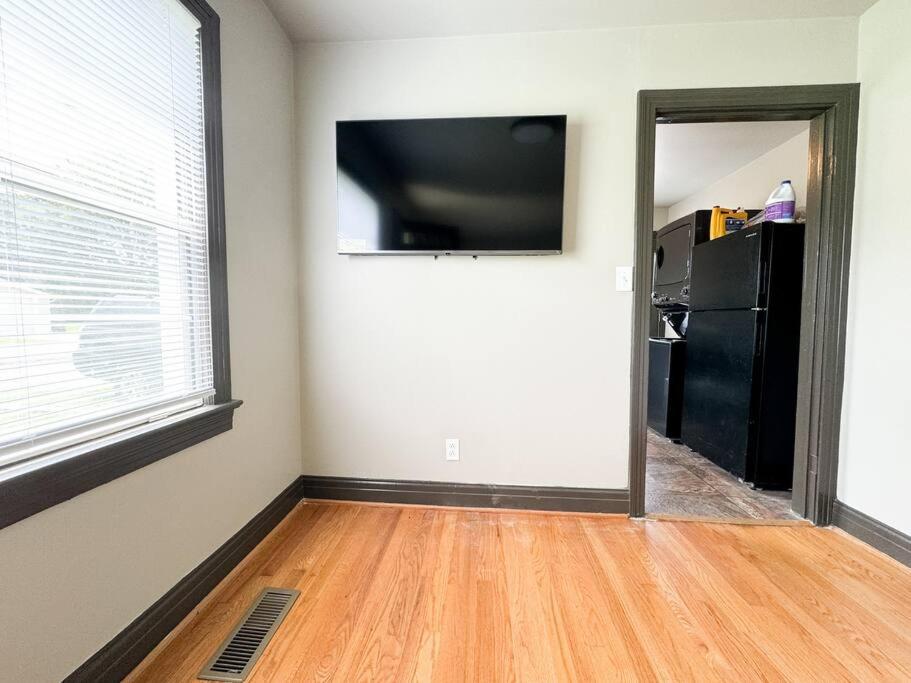 Two-Bedroom House photo 3