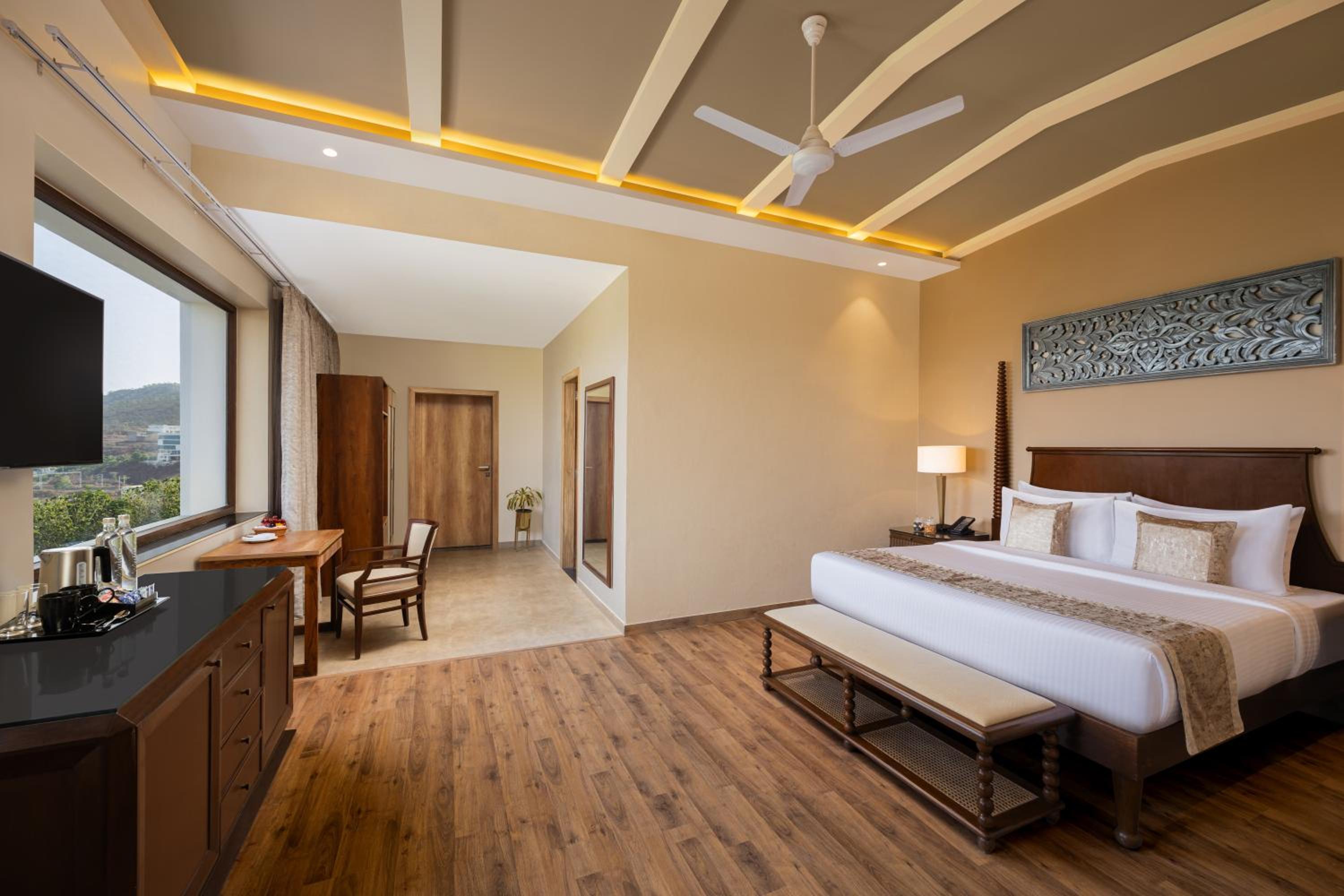 Executive Suite - Photo 1