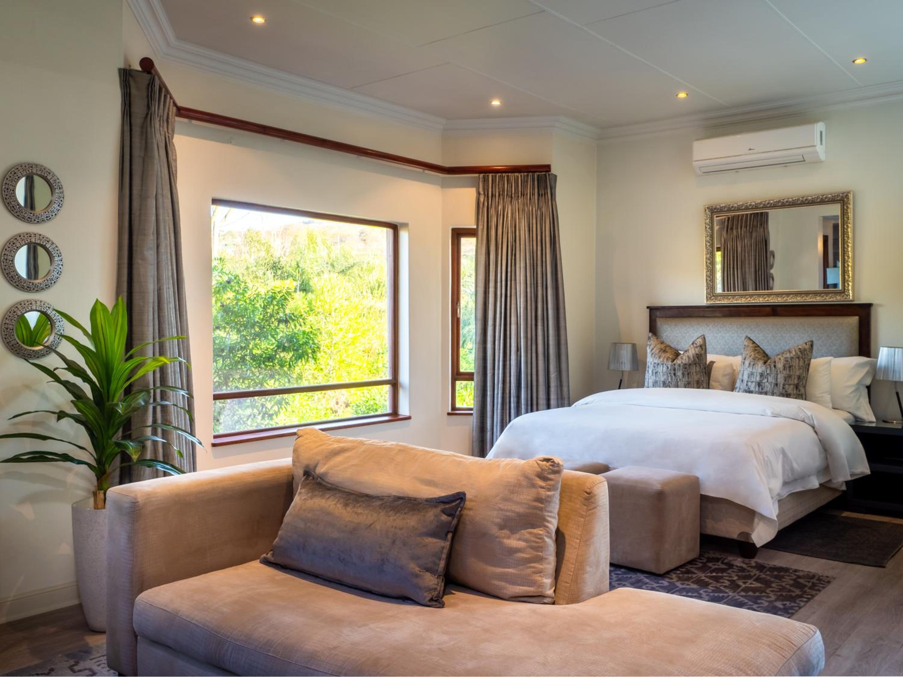 Superior Suite	 - Photo 5