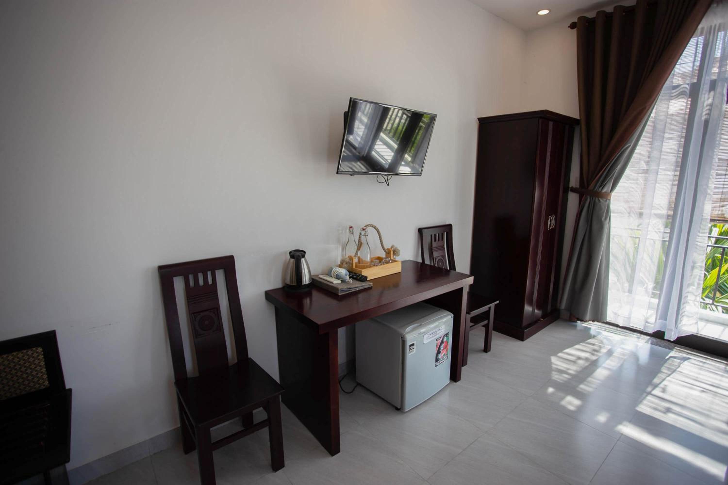 Deluxe Double Room with Balcony photo 2