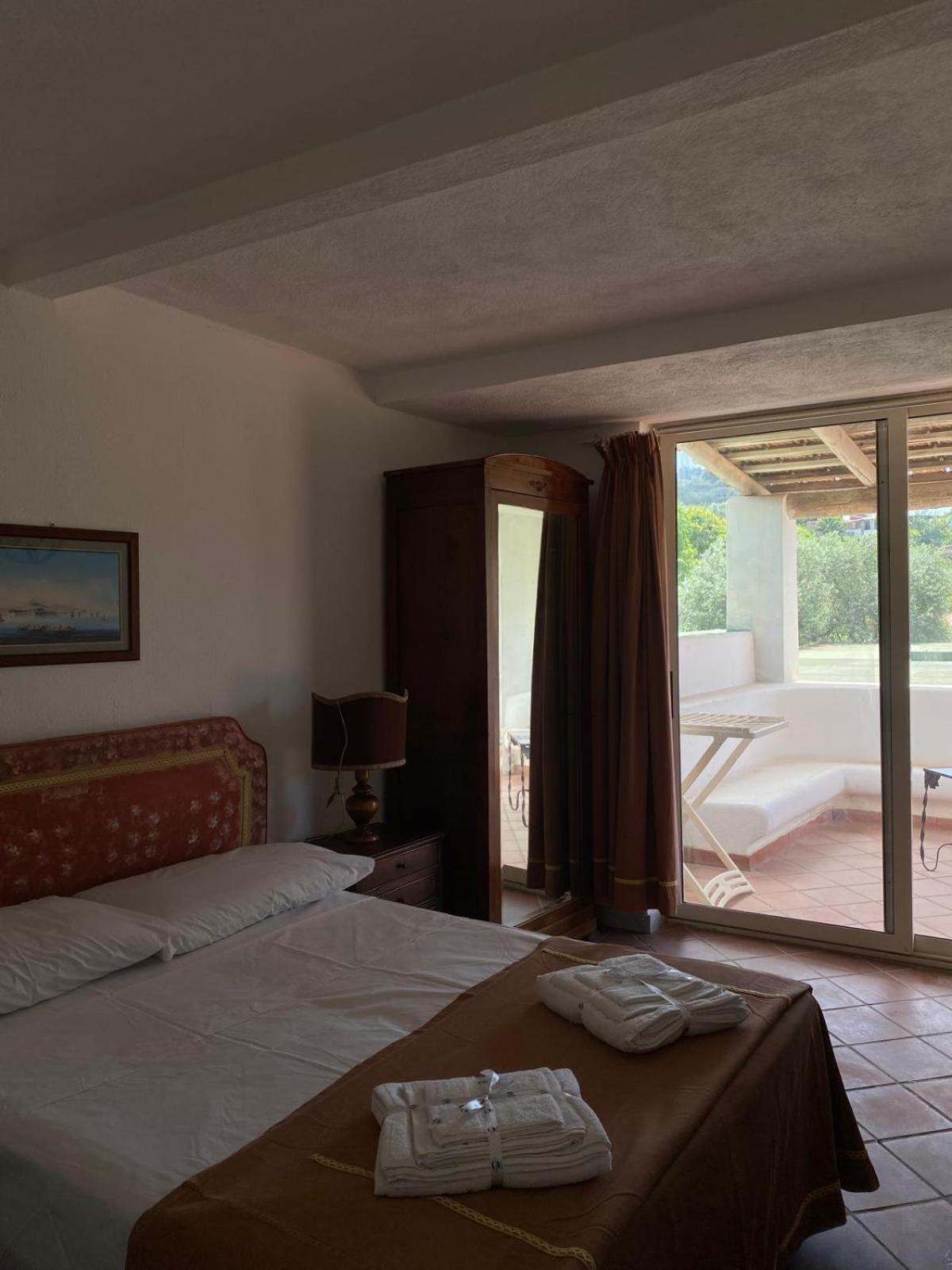 Deluxe Double Room with Balcony and Sea View