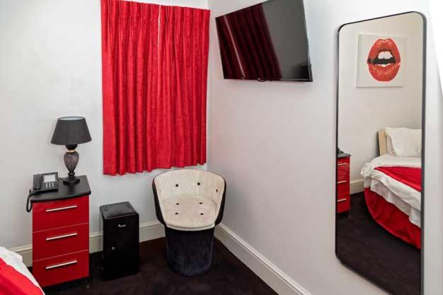 Luxury Double Room With Jacuzzi Bath - Photo 32