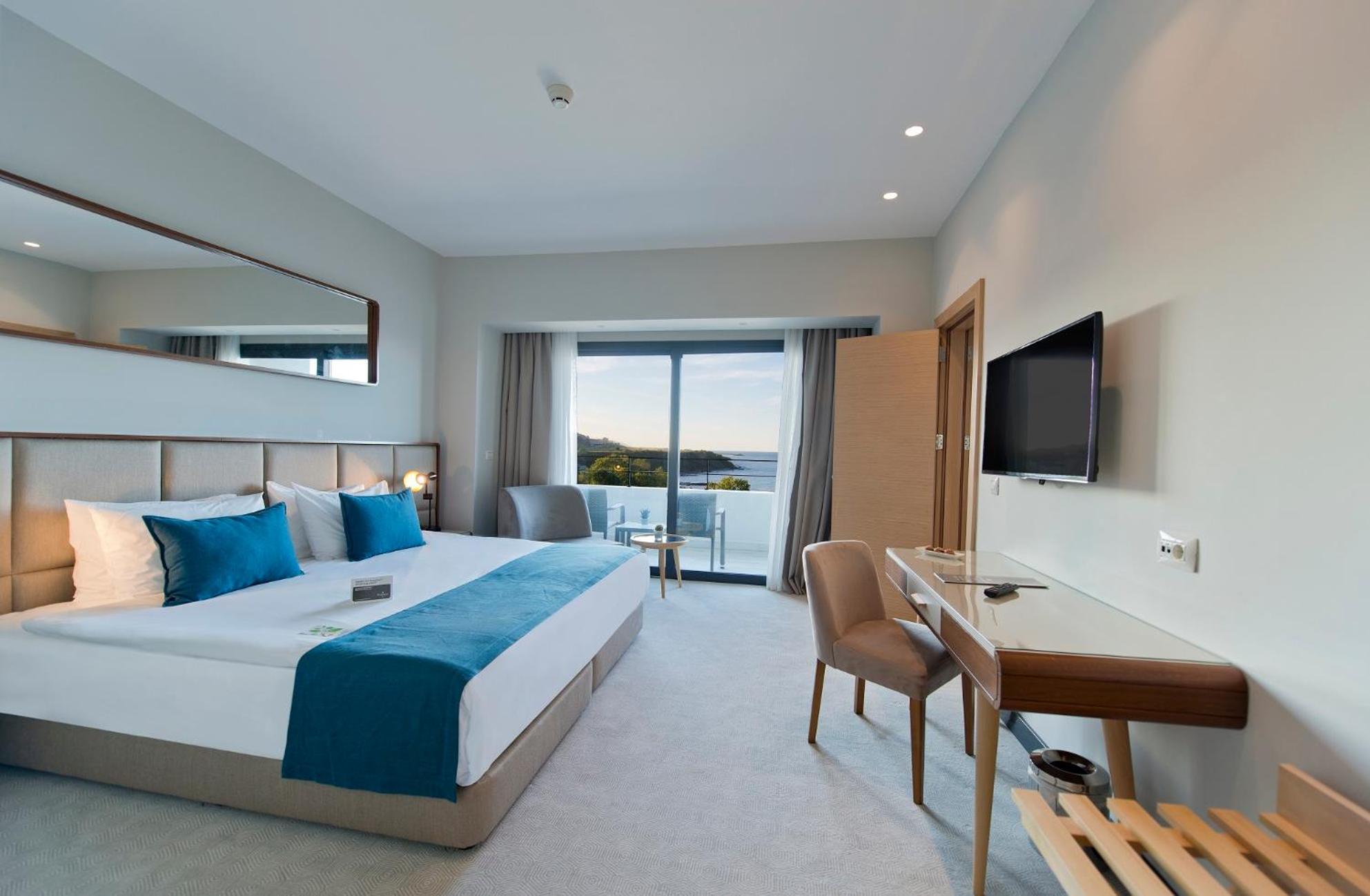 Connected Family Room with Sea View - Photo 1