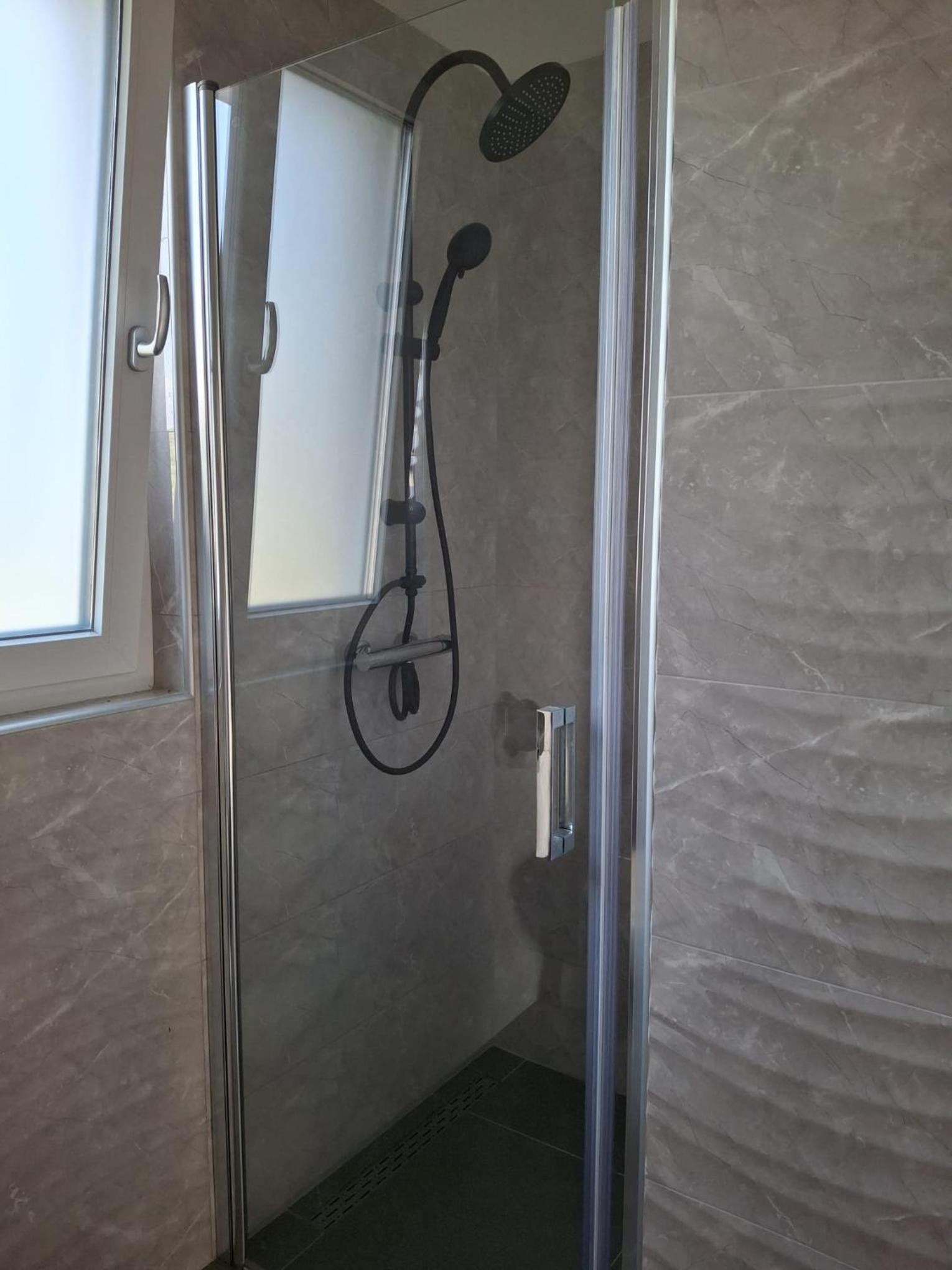 King Room With Roll-In Shower - Disability Access photo 1