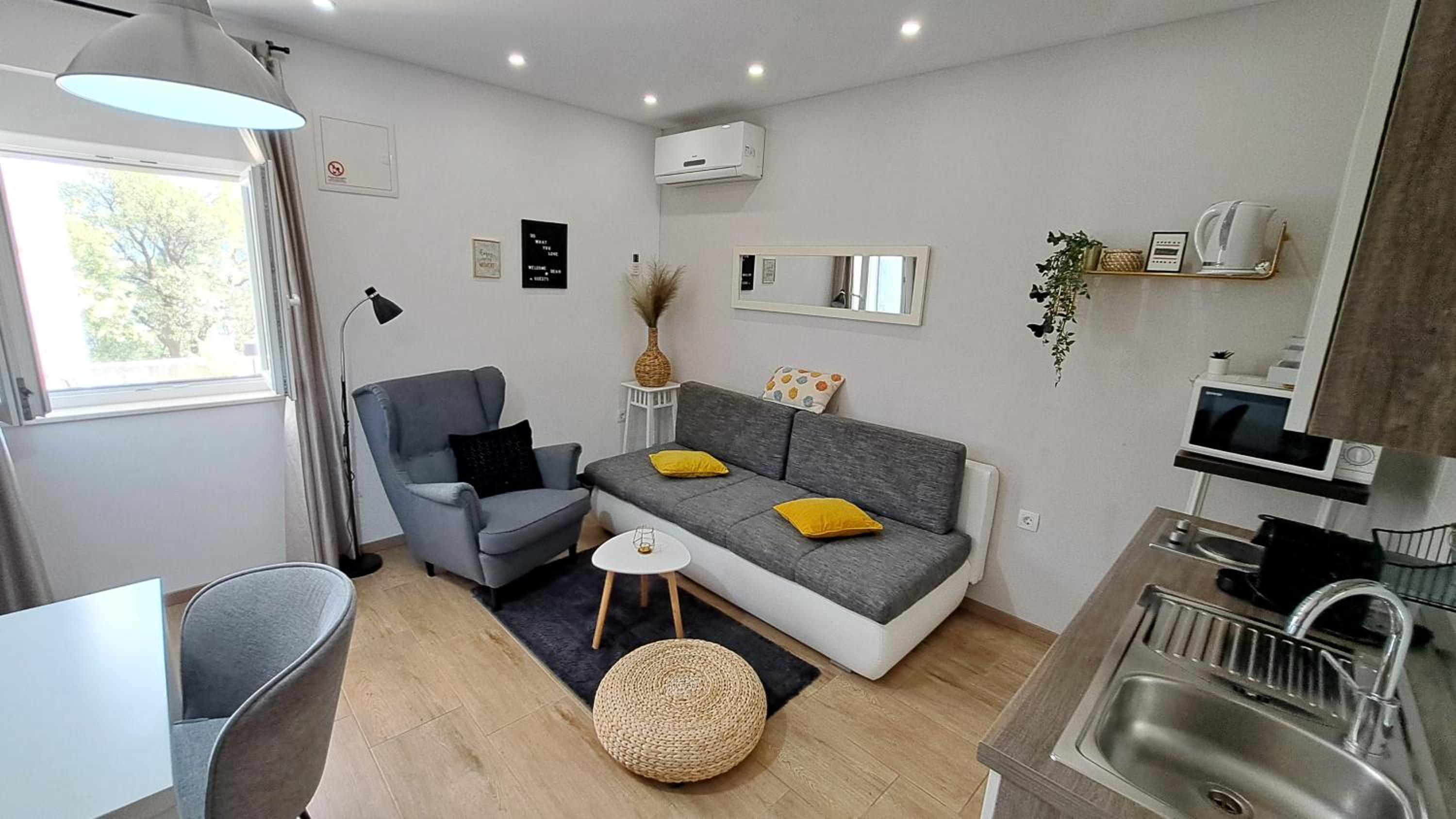 One-Bedroom Apartment photo 1