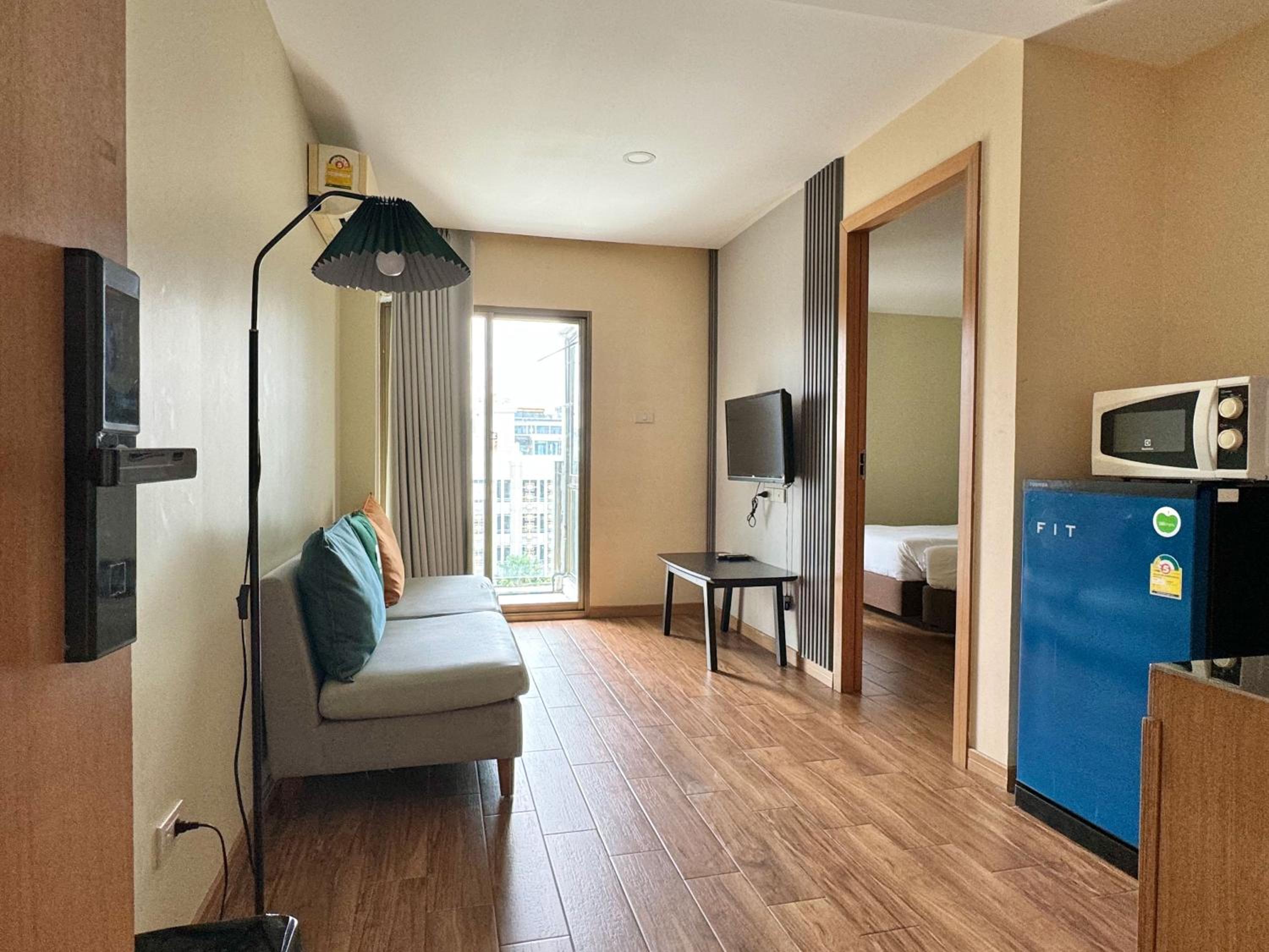 One-Bedroom Apartment - Photo 1