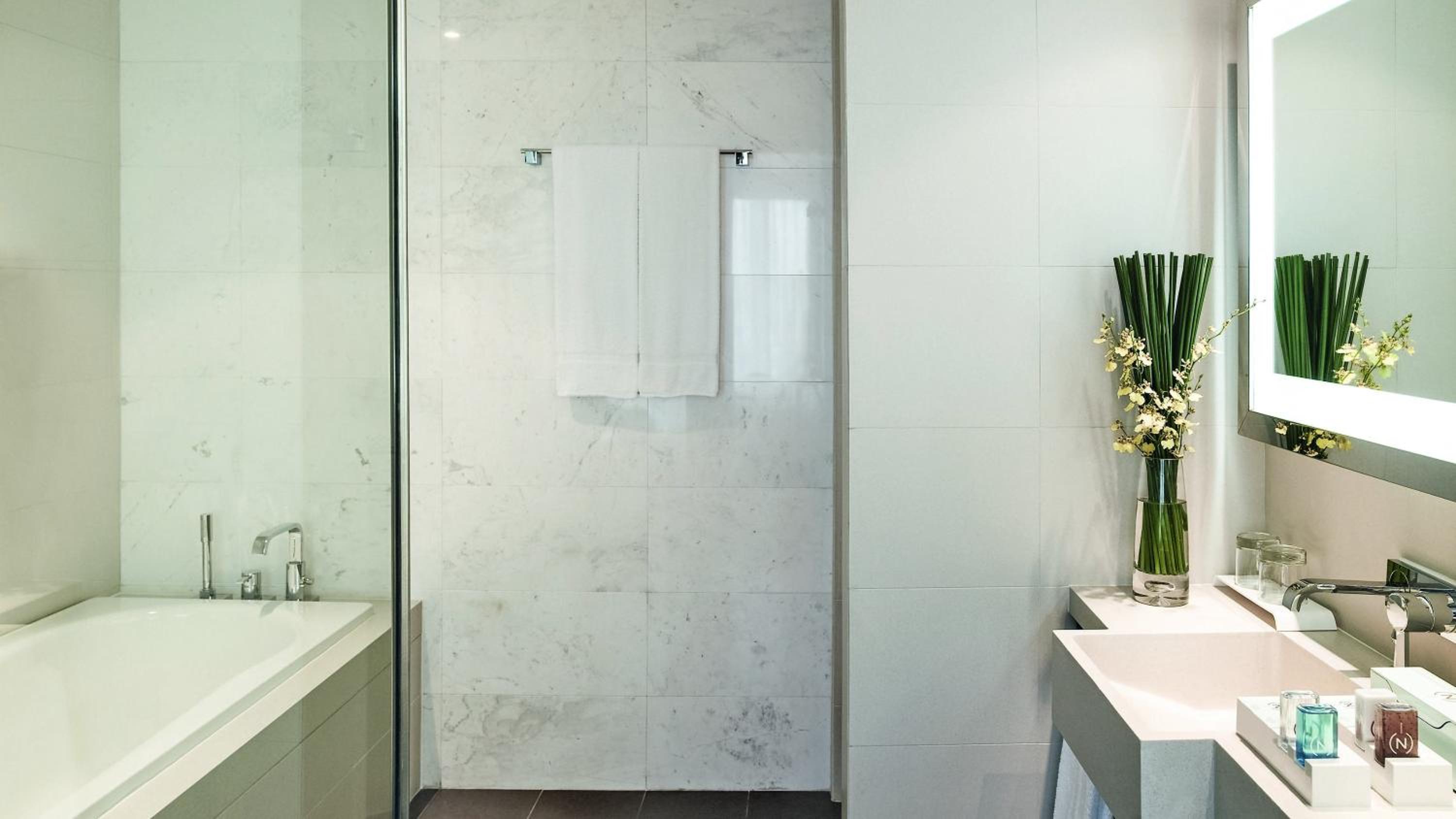 Executive Suite with Premier Lounge Access photo 2