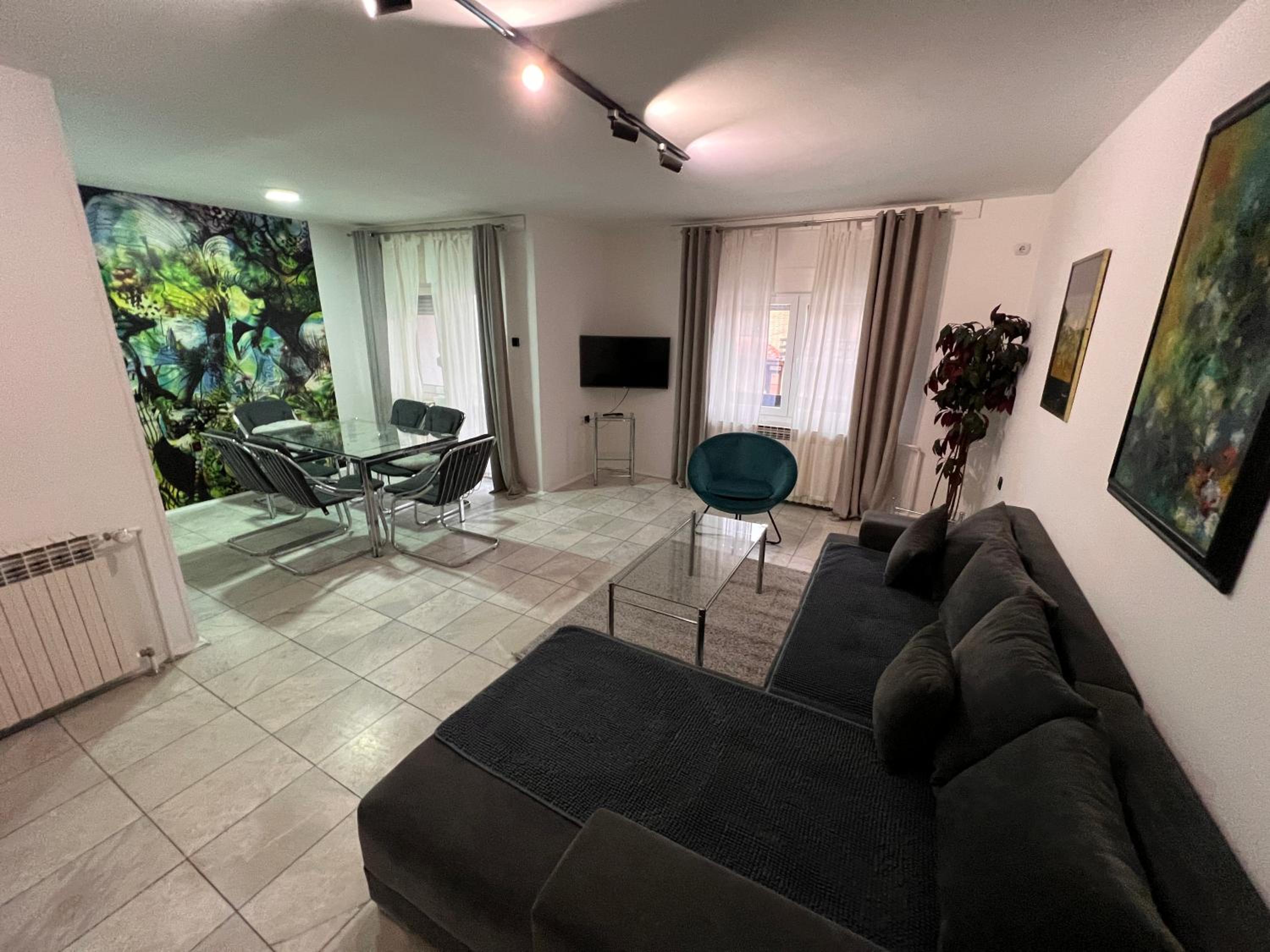Deluxe Apartment
