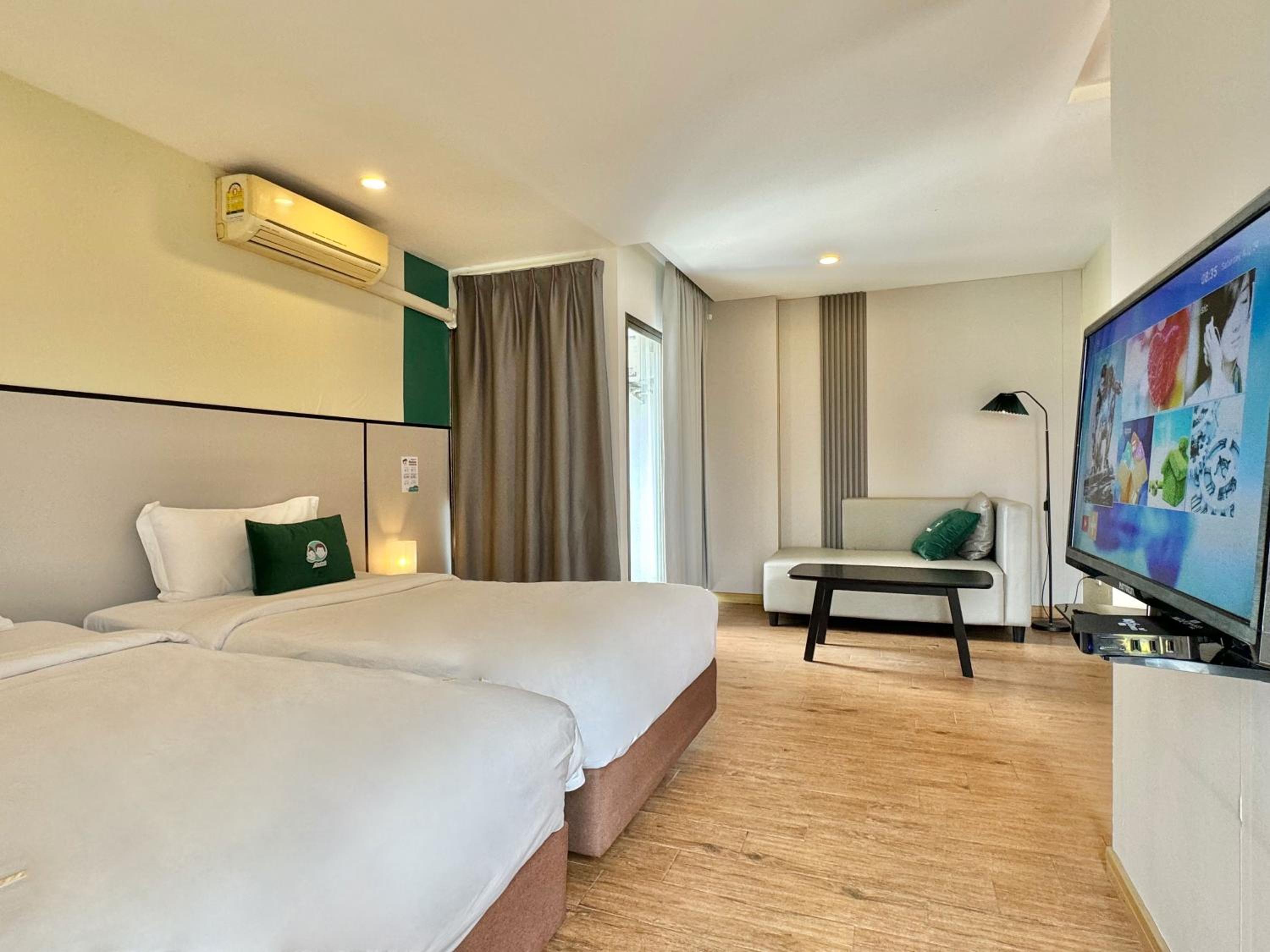 Deluxe Studio with Balcony photo 3