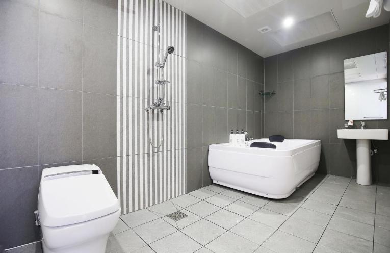 VIP Room with massage chair - Photo 2