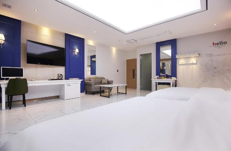 VIP Room with massage chair - Photo 6