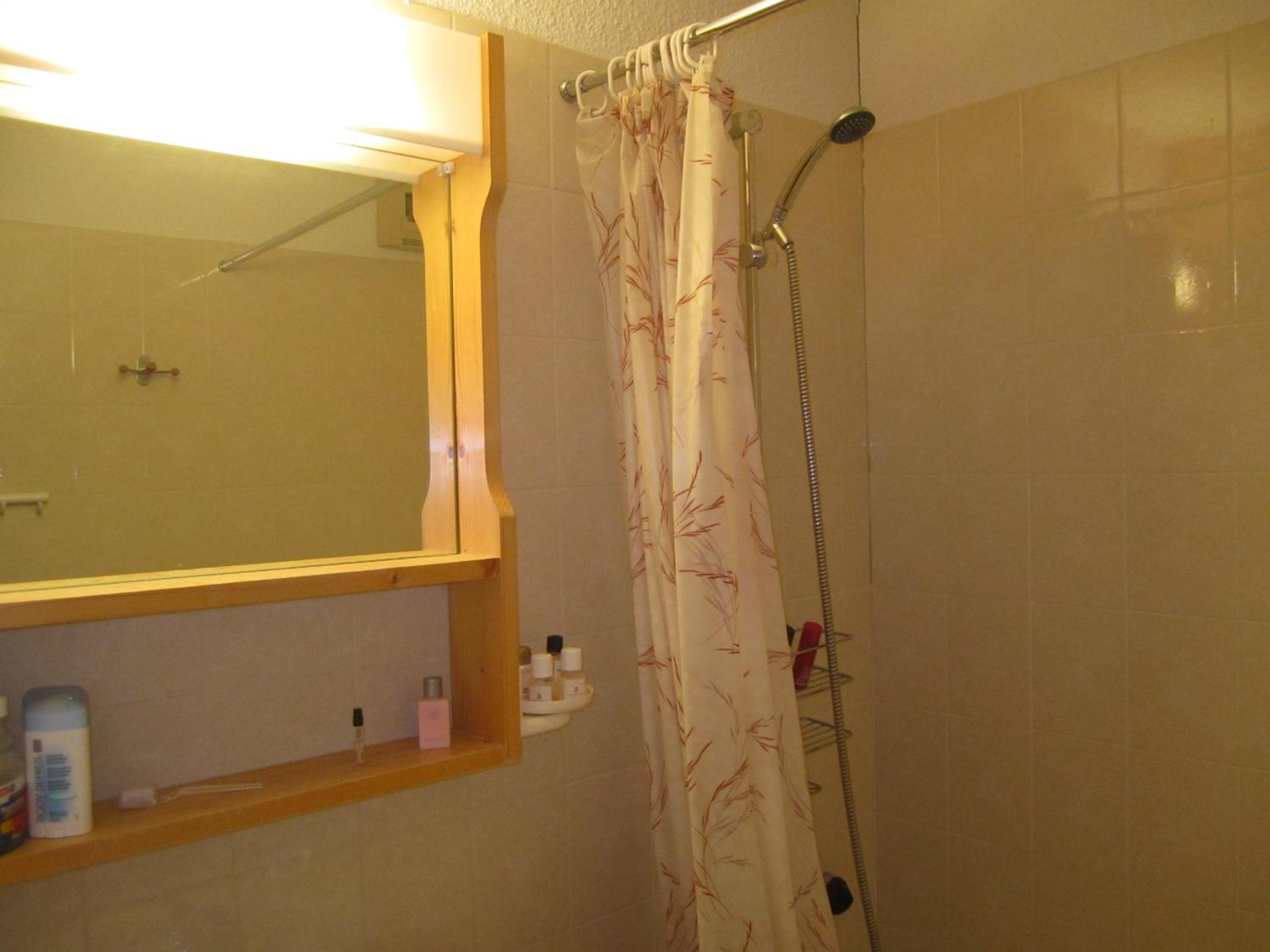 Apartment with Sauna - Photo 9