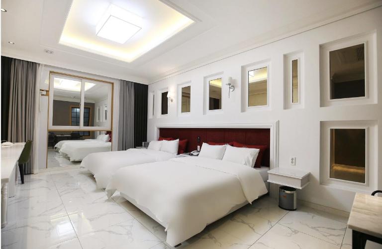 Twin Room - Photo 4