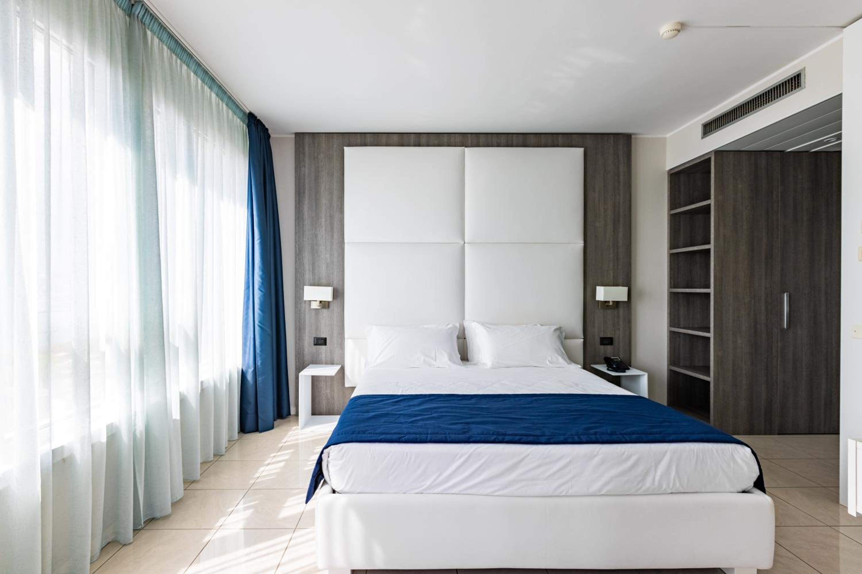 Suite with Sea View - Photo 3